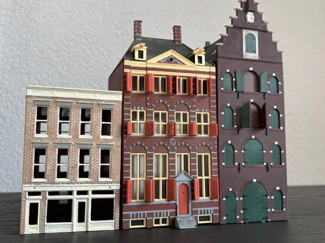 holl H0 - Model train buildings (3) - Three hand-painted Dutch townhouses - NS