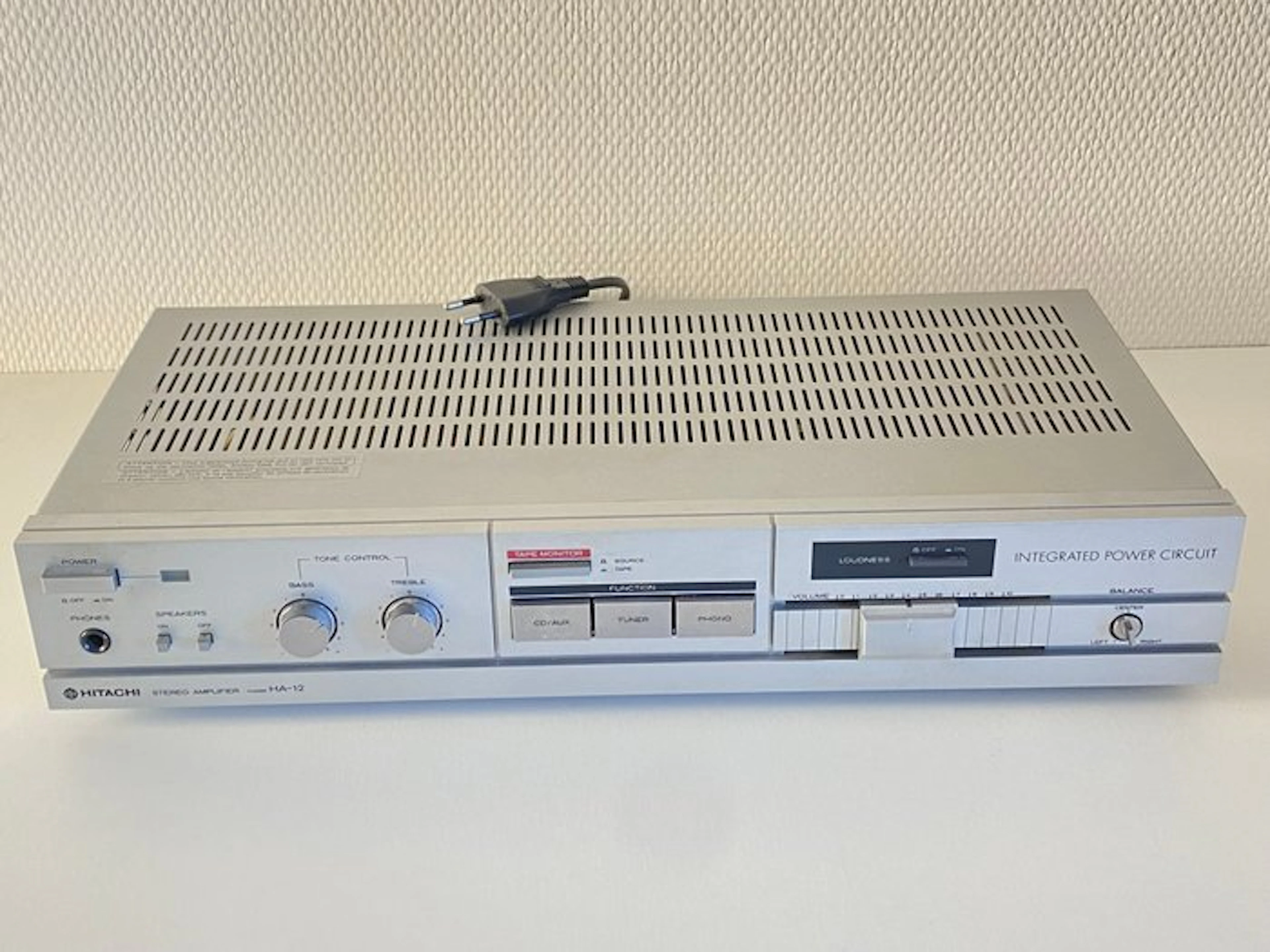 Hitachi - HA-12 Solid state integrated amplifier