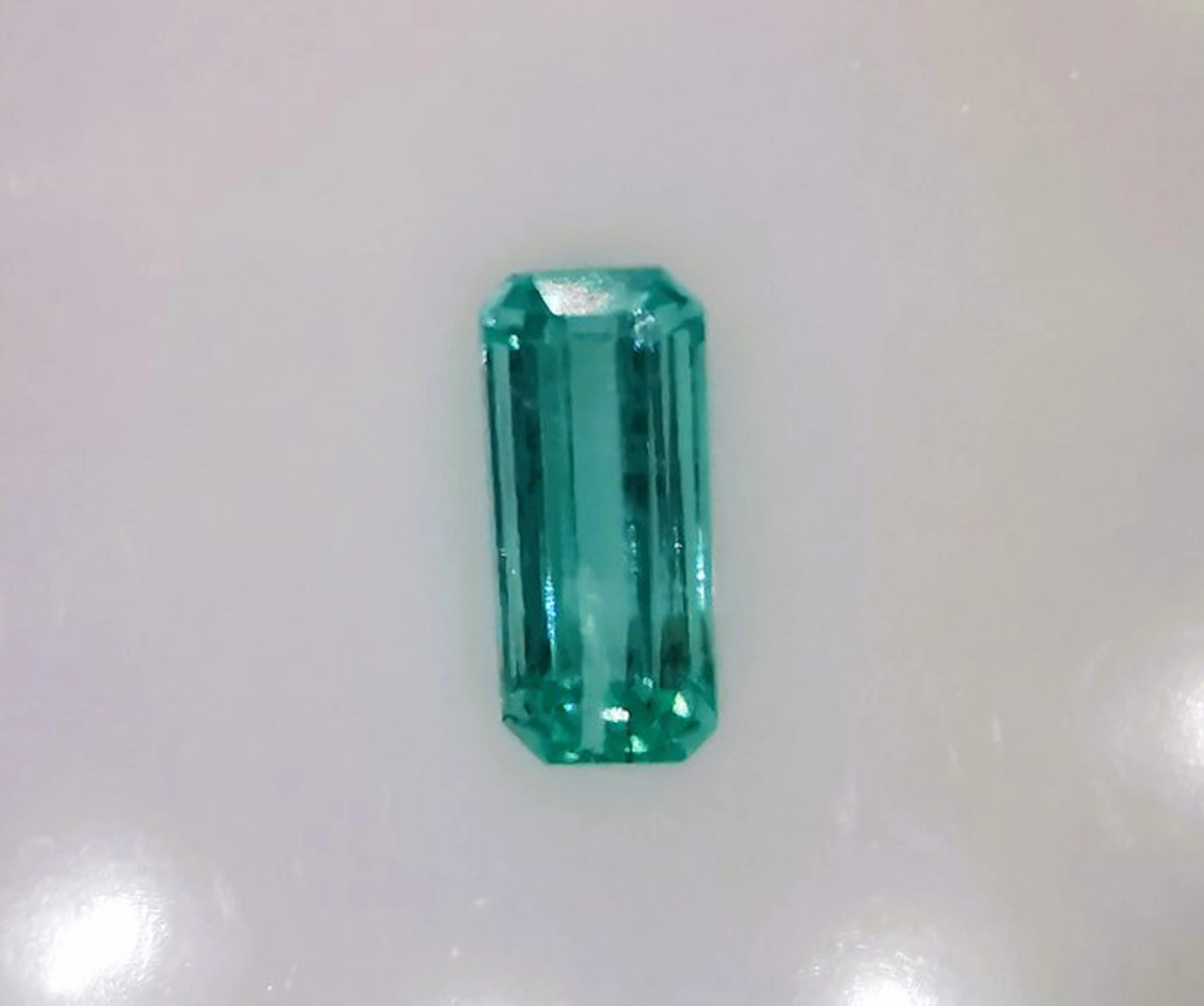 No reserve price - 1 pcs Green Emerald - 1.31 ct...
