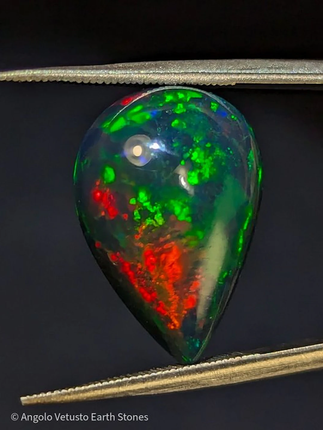 5.05 ct – Exceptional Ethiopian Black Opal – Vivid...