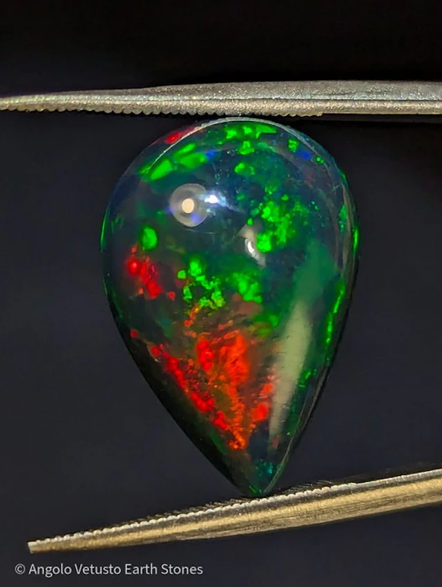 5.05 ct – Exceptional Ethiopian Black Opal – Vivid...