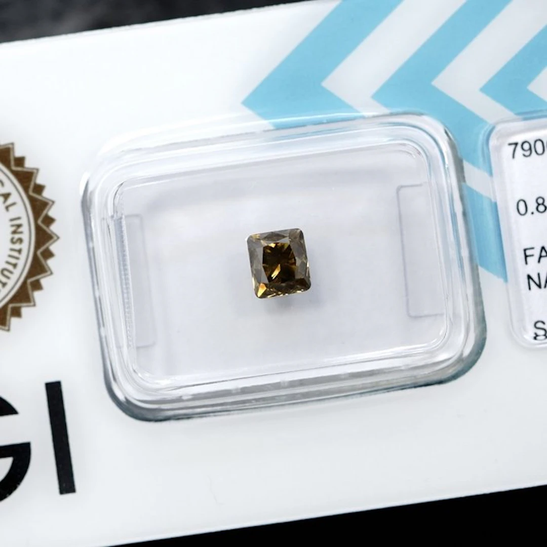 1 pcs Diamond (Natural coloured) - 0.84 ct - Cushion...