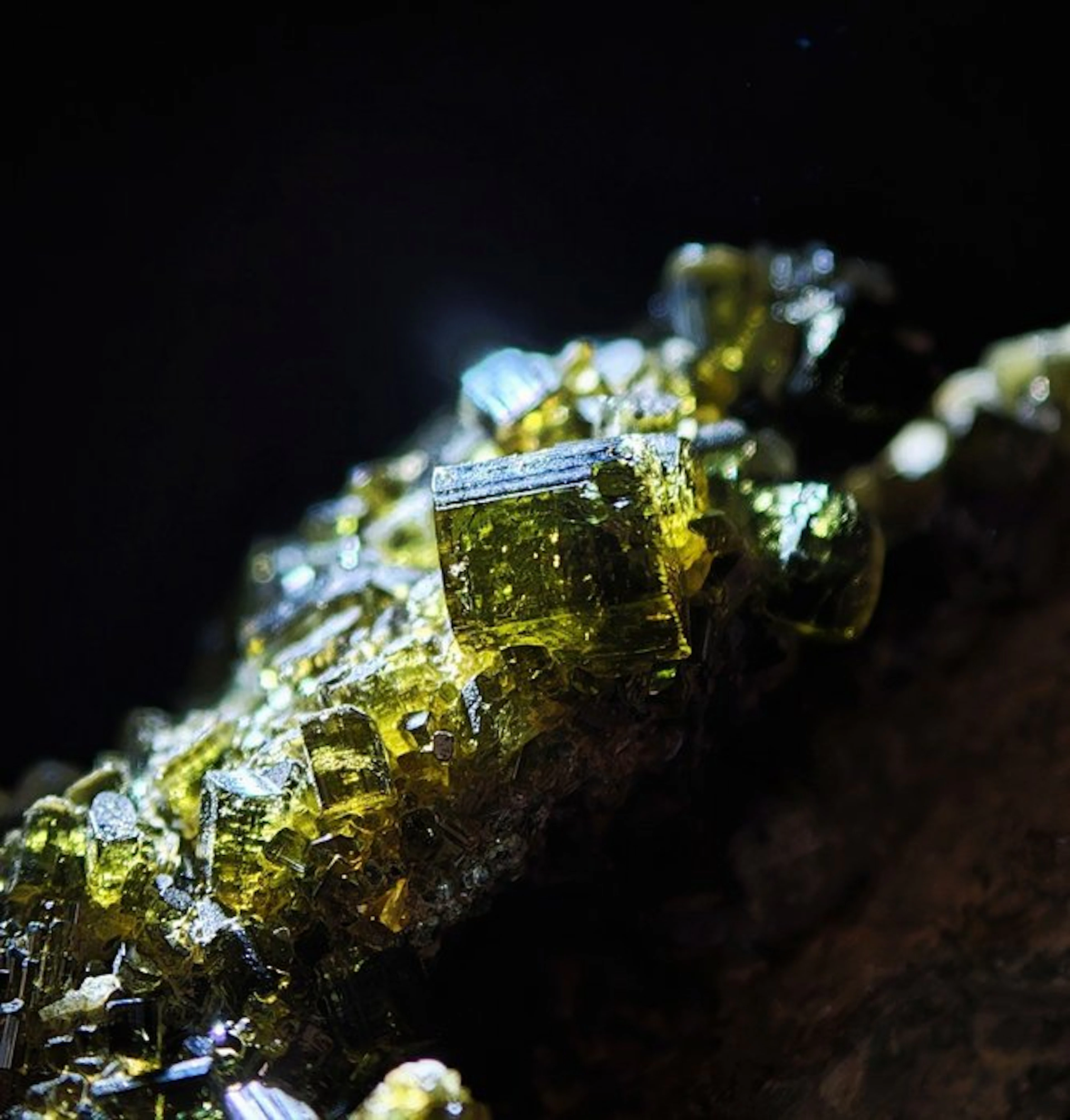 ALPINO, RARE INTENSE VESUVIAN GREEN