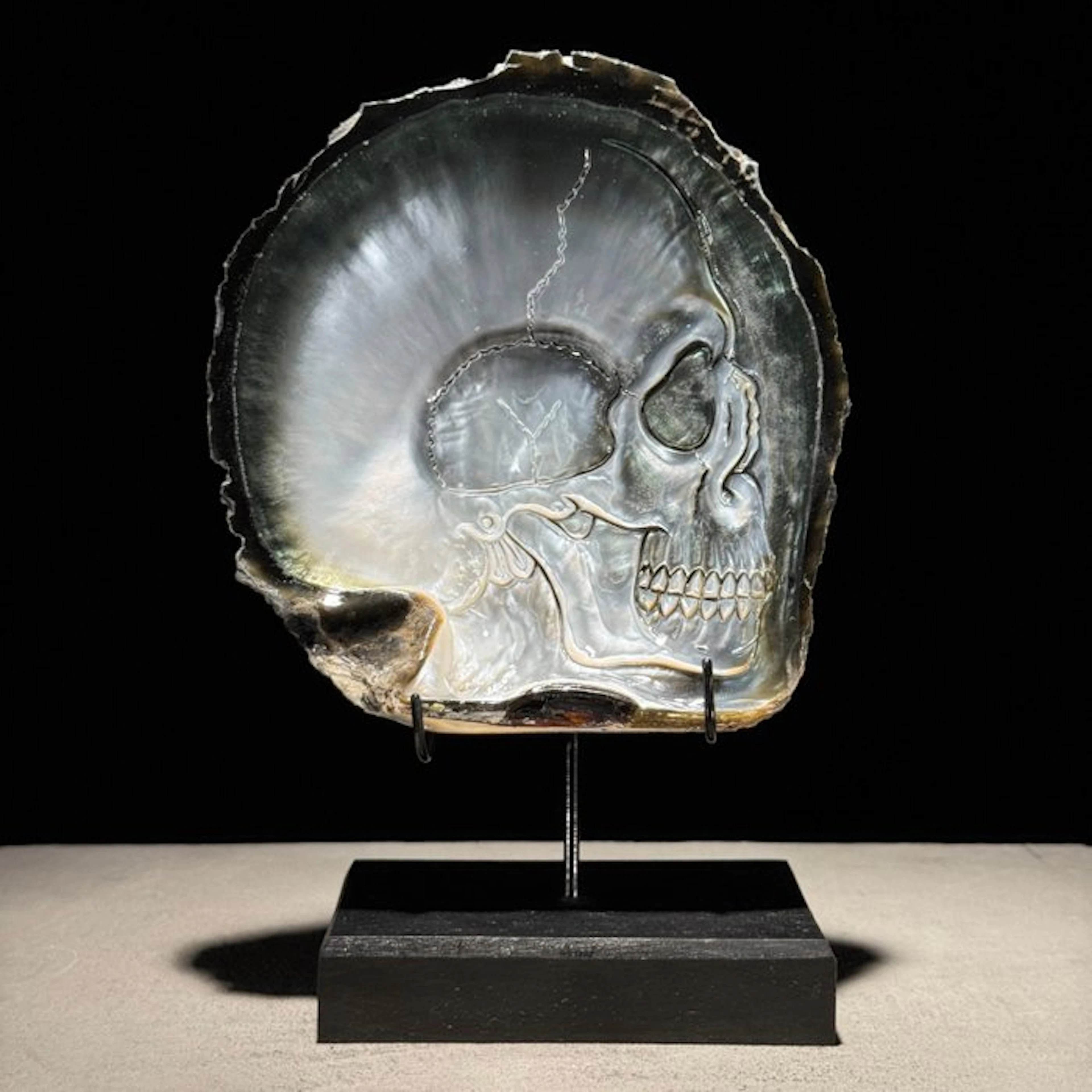Carving, NO RESERVE PRICE - Intricately Carved Mother of...