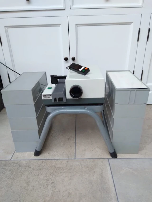 UNIVERSA P 370 AF Slide projector