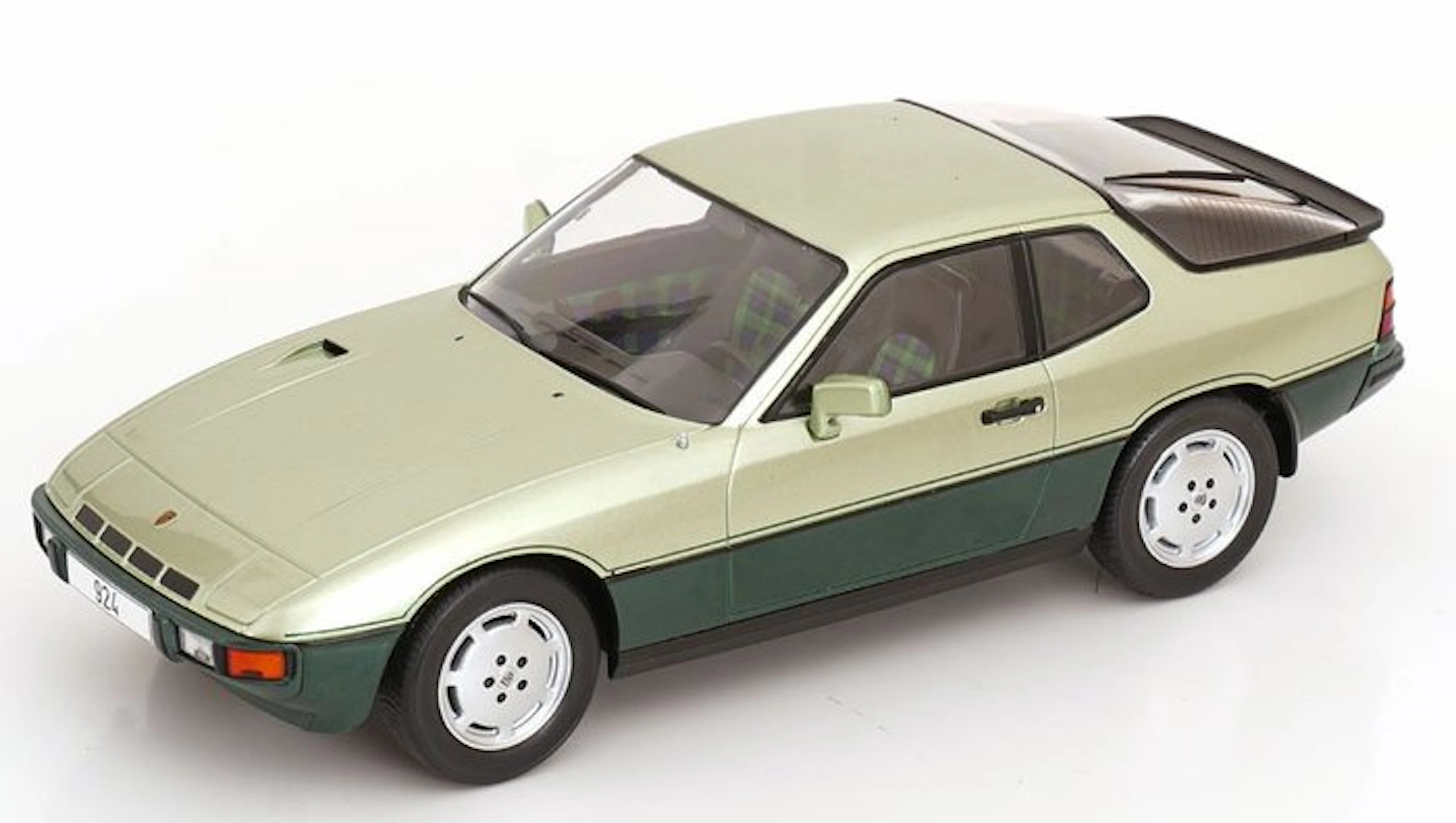 ModelCar Group 1:18 - Model car - Porsche 924 Turbo 1979-1982