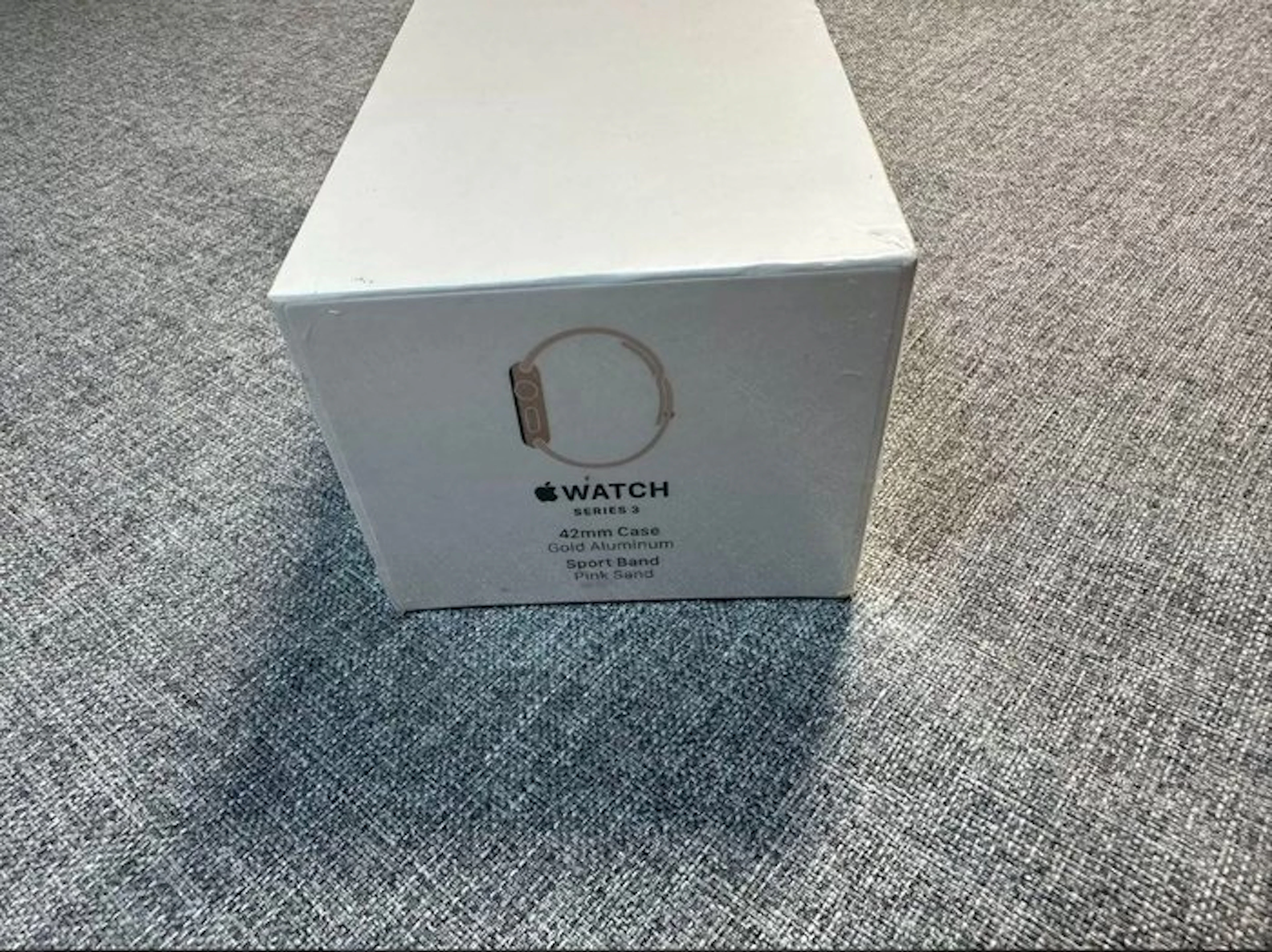 Apple Watch Series 3 42mm Gold Aluminum New - Computer - In original sealed box