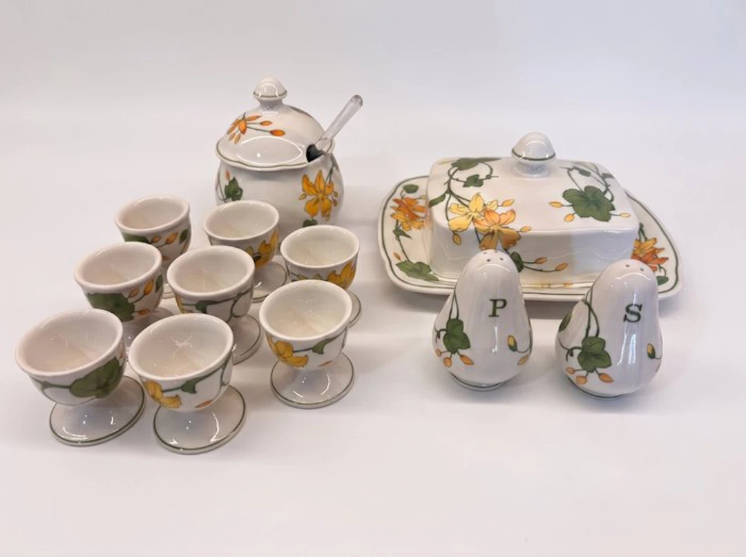 Villeroy & Boch - Breakfast set (12) - Geranium - vitro porcelain - Like new!