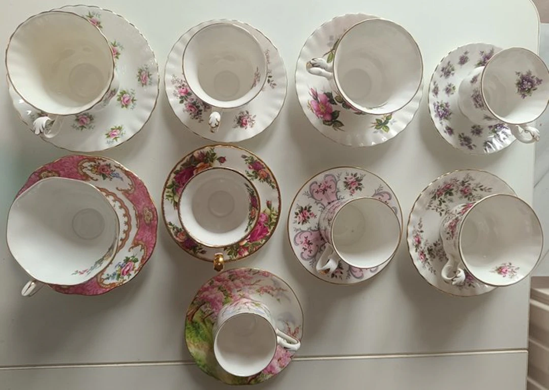Royal Albert - Table service (9) - Porcelain, Bone, Gold