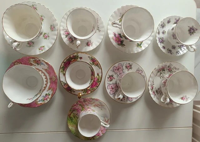 Royal Albert - Table service (9) - Porcelain, Bone, Gold