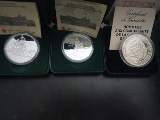 Canada. 1 Dollar 1998, 3 x Coins, Box & COA (No reserve price)