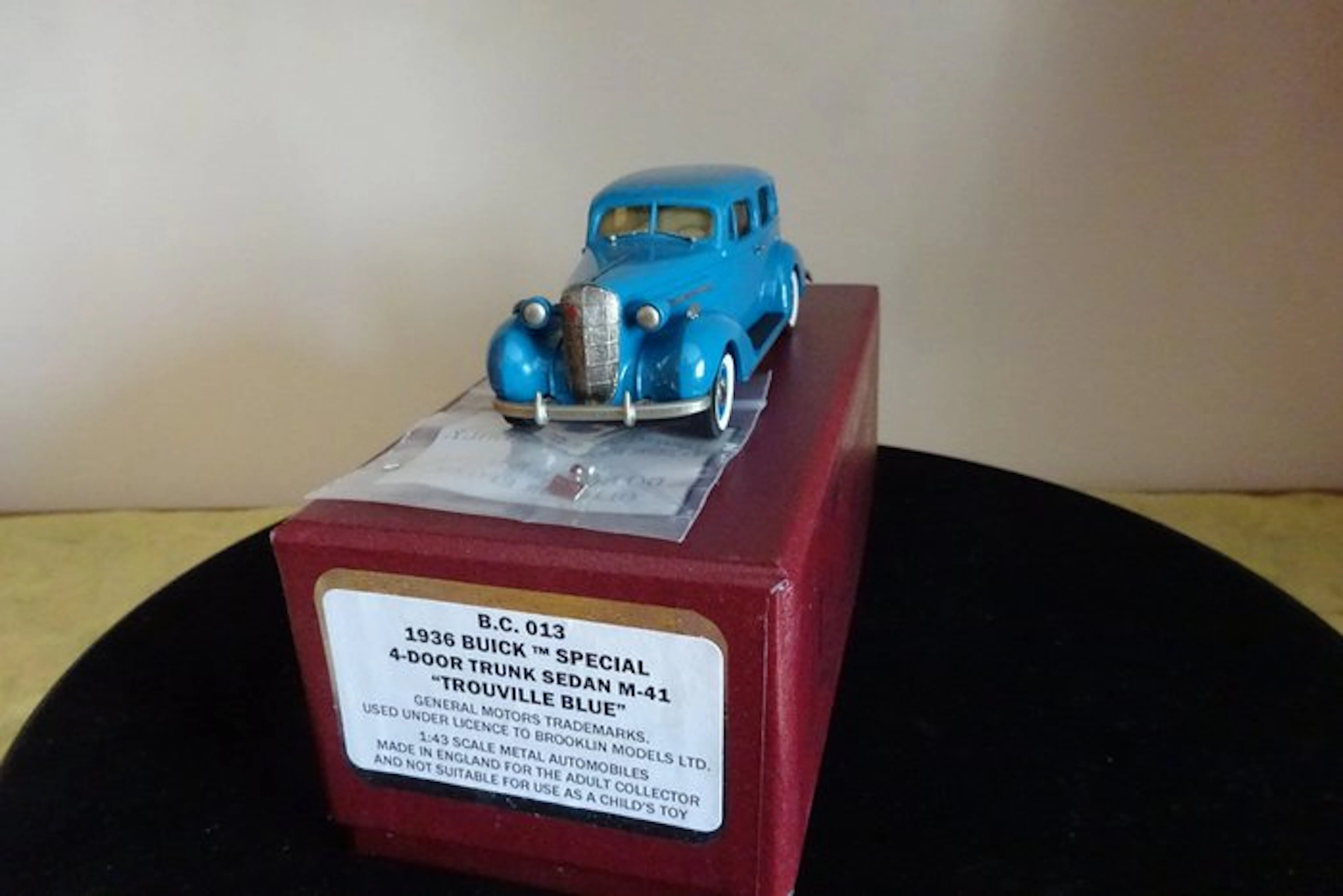 Brooklin 1:43 - Model car - Buick M Special 1936 4-door trunk sedan