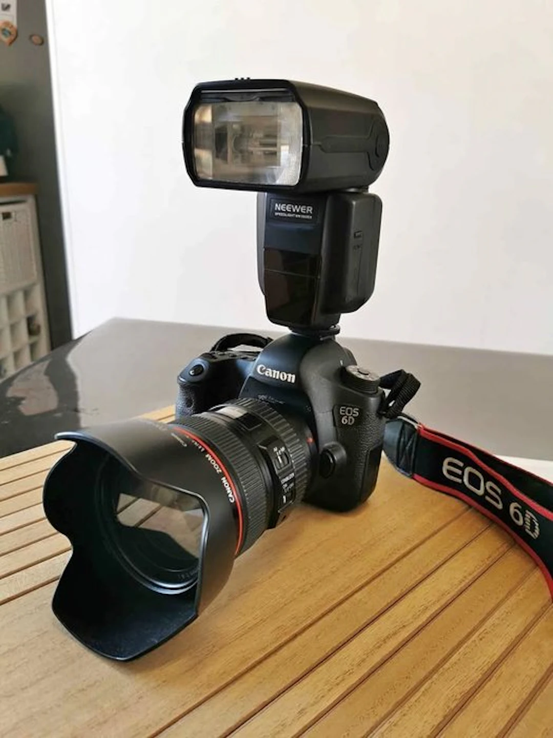 Canon EOS 6D + EF 4/24-105mm L IS USM + 50mm F1.8 + Neewer Flash Digital camera