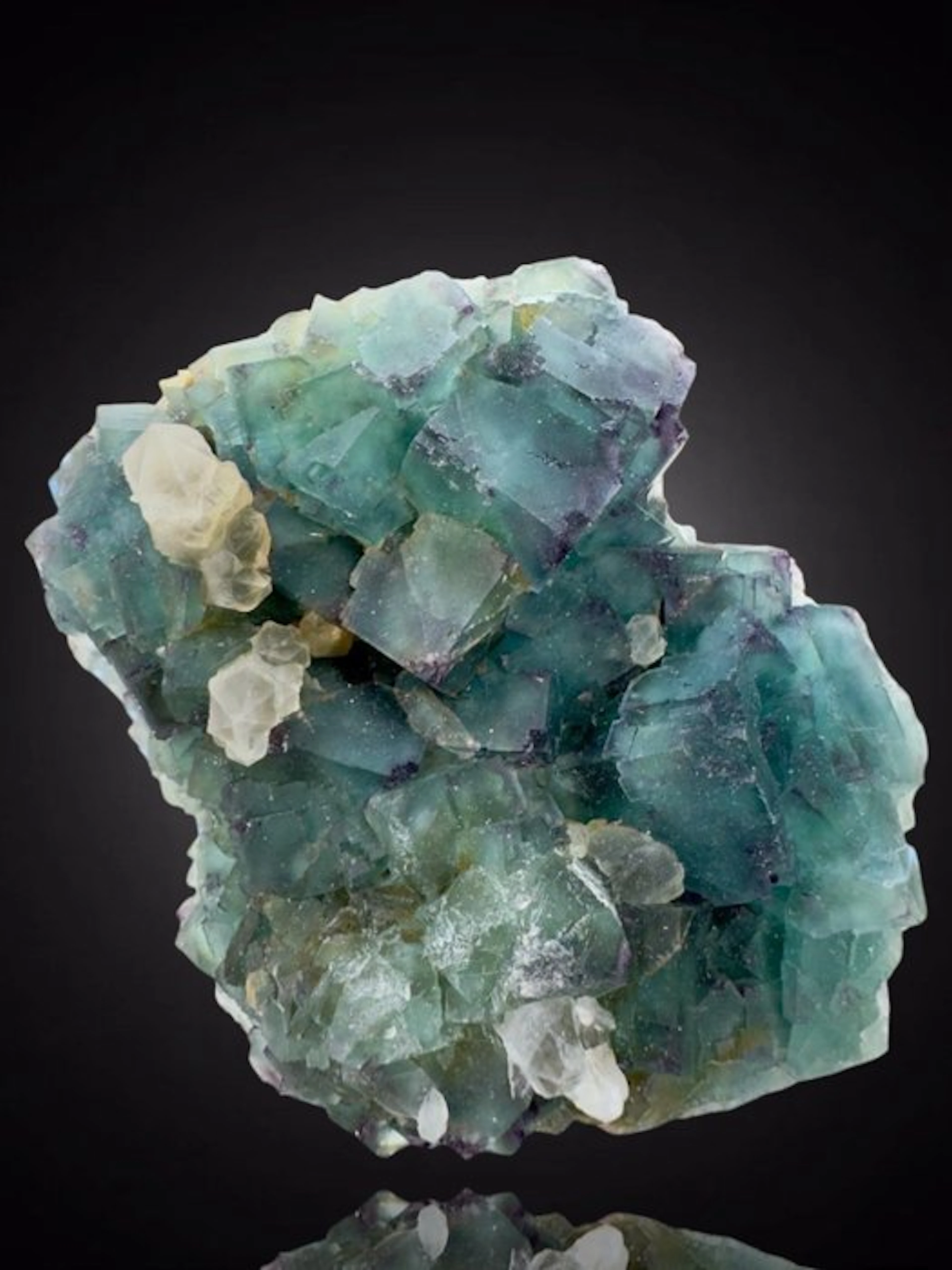 Luminous fluorite with a clearly defined purple phantom