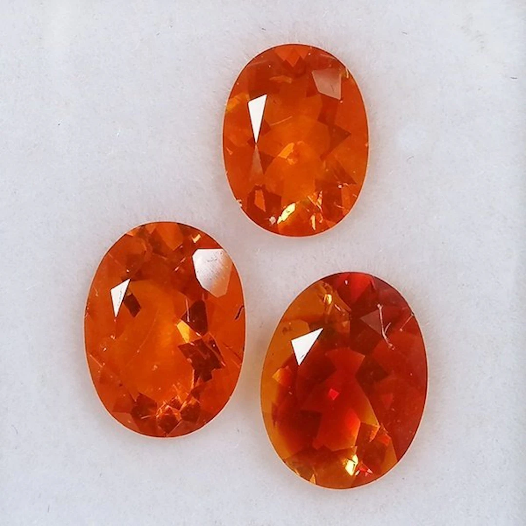 3 pcs Opal - 2.44 ct - Instituto Gemólogico Español (IGE)