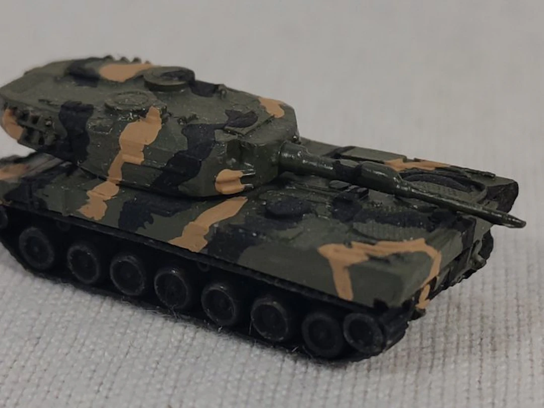 Resin-Guss Z - Model train vehicles (9) - 8 Leopard II tanks and 1 truck