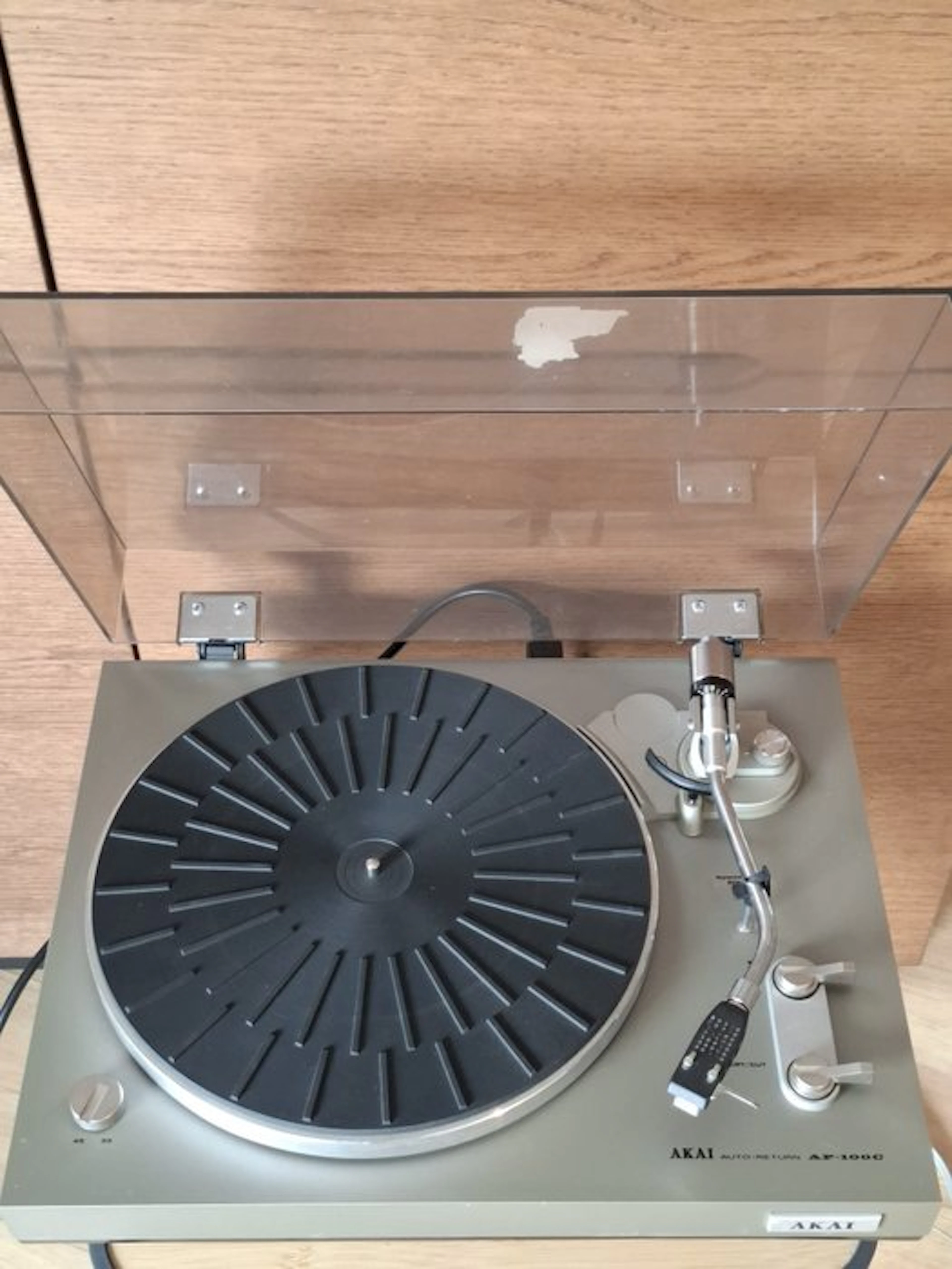Akai - AP-100C Auto-Return Belt-Drive Turntable