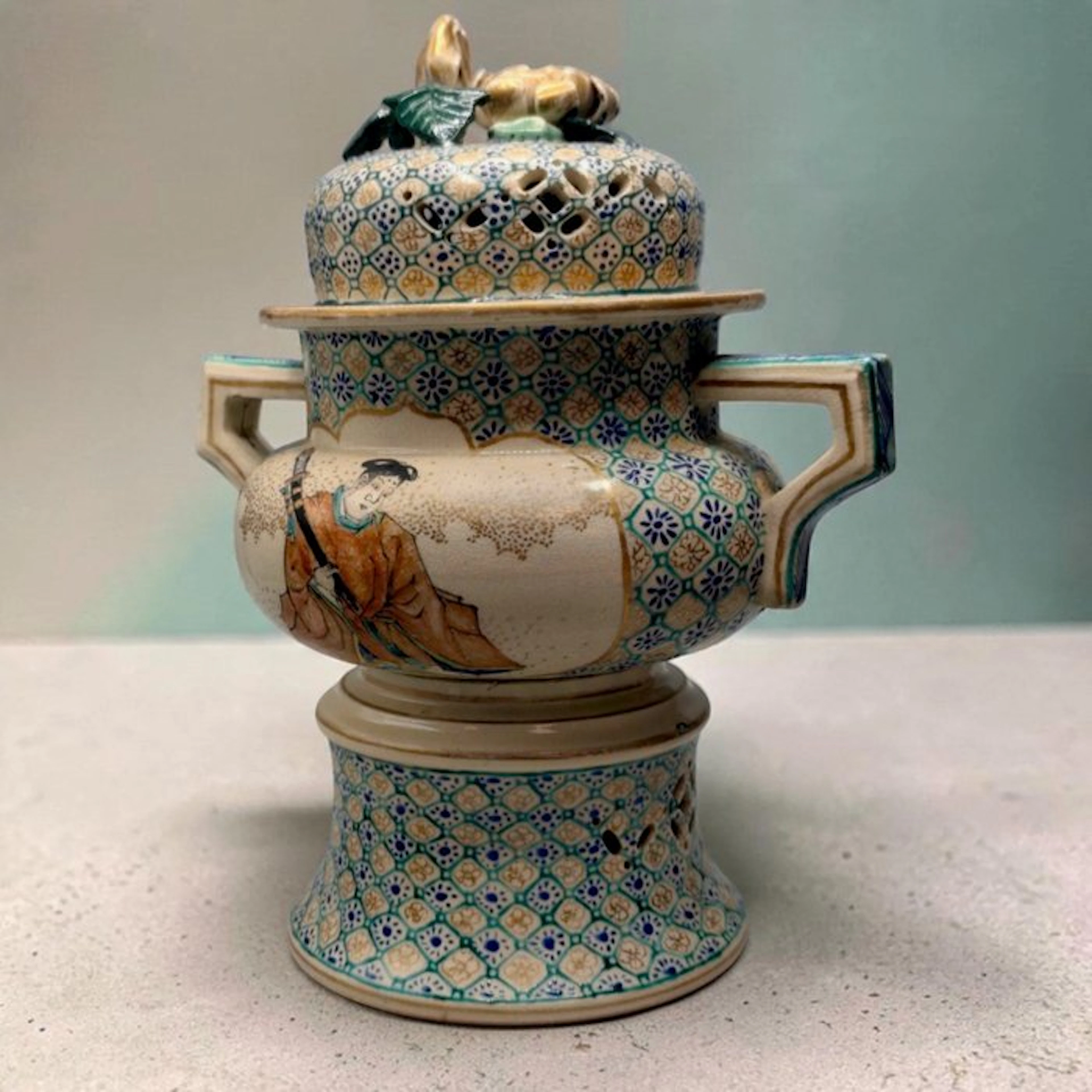 Meiji–Taishō Dynasty - Incense burner - Ceramic - Satsuma Style