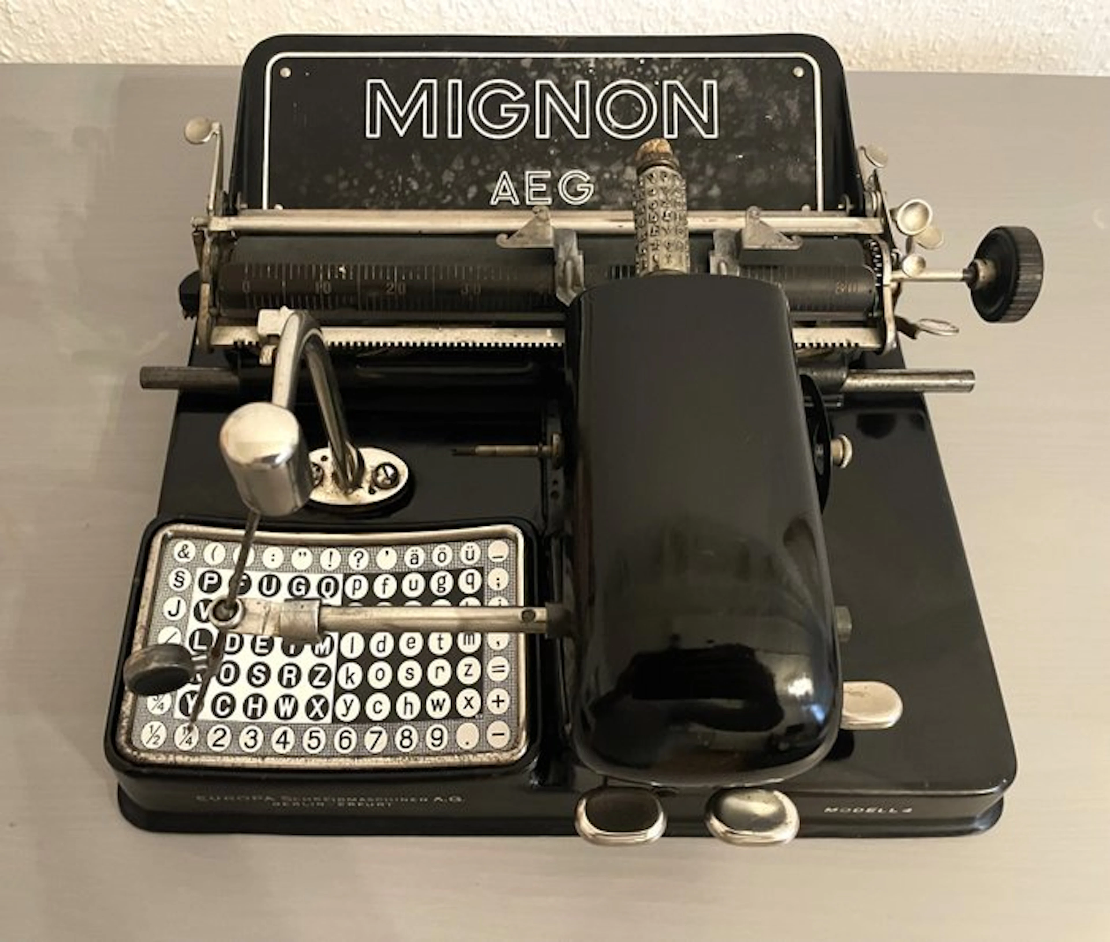 Allgemeine Elektricitäts-Gesellschaft (AEG) - Mignon 4 - Typewriter - 1920-1930