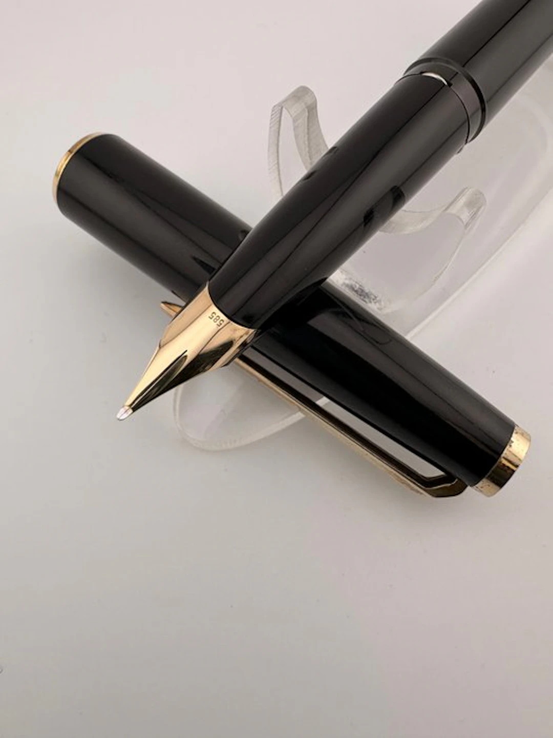 Montblanc - 320 Black - 585 14k Gold Nib - Fountain pen