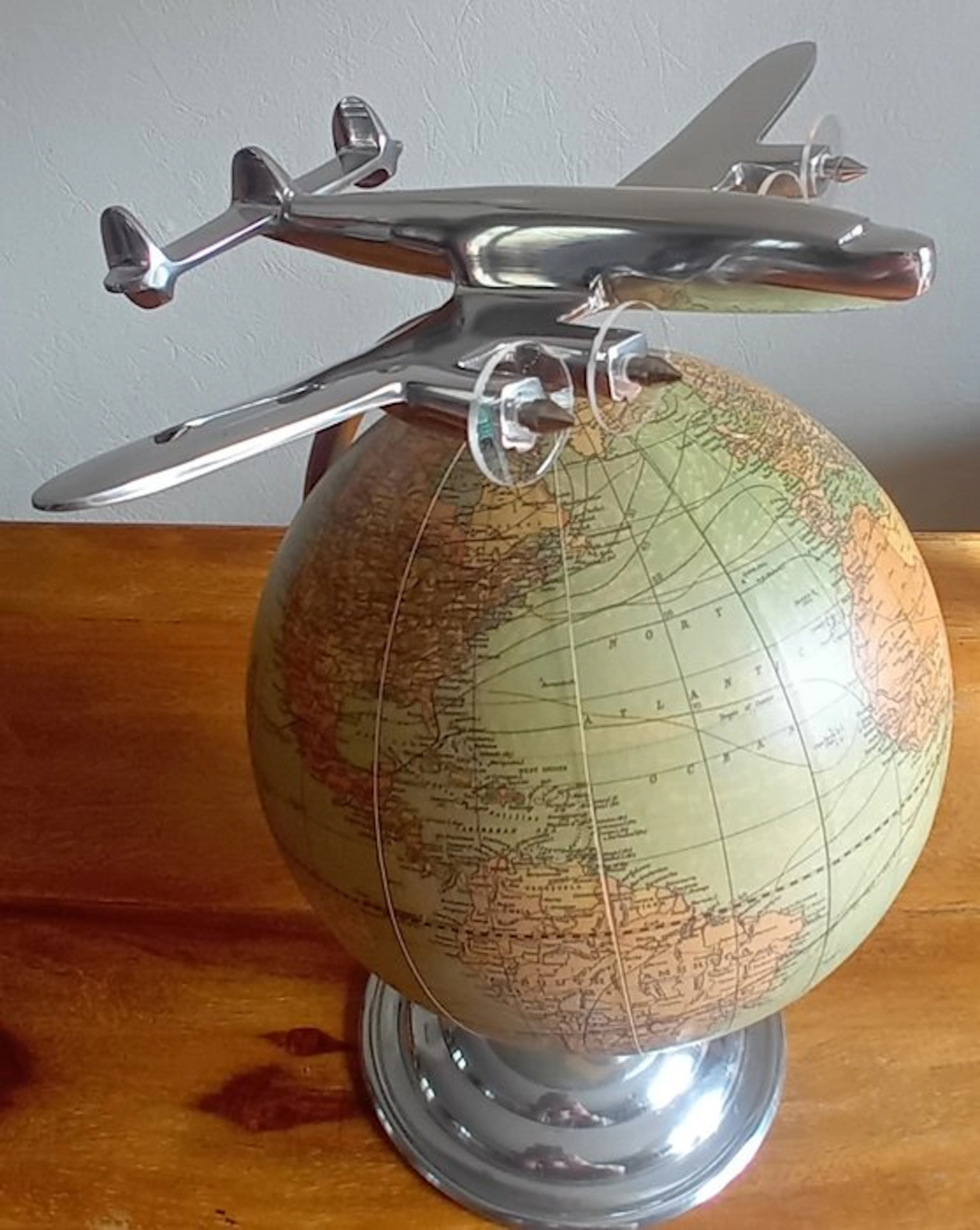 AM Lockheed L-1049 Super Constellation on the Colonial...