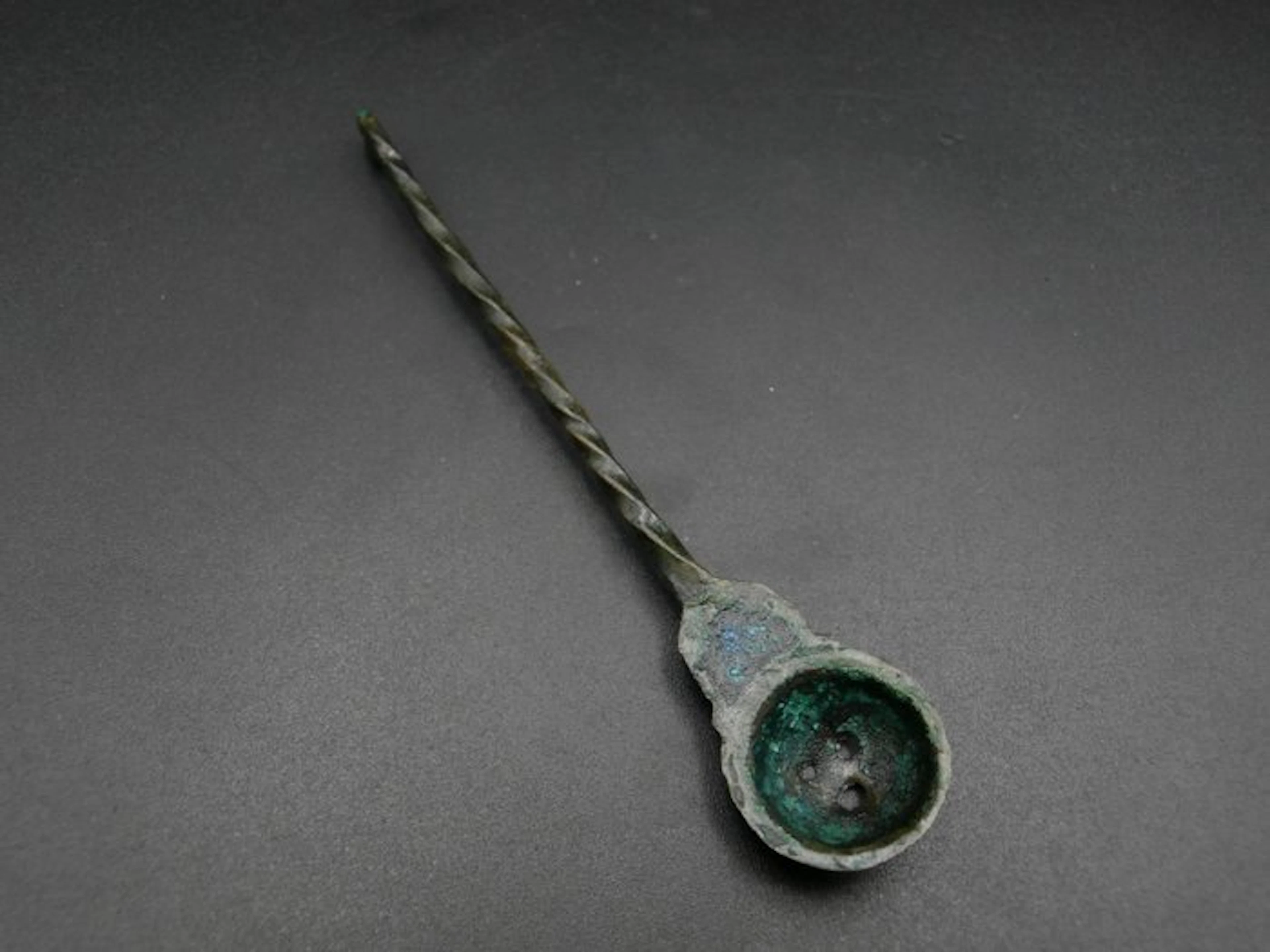 Viking period: beautiful and rare bronze Viking sprinkle...