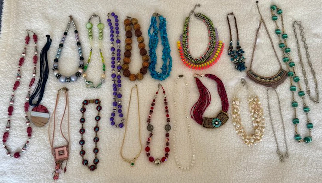 Themed collection - Beautiful collection of 20 necklaces / Vintage / 1970–2010