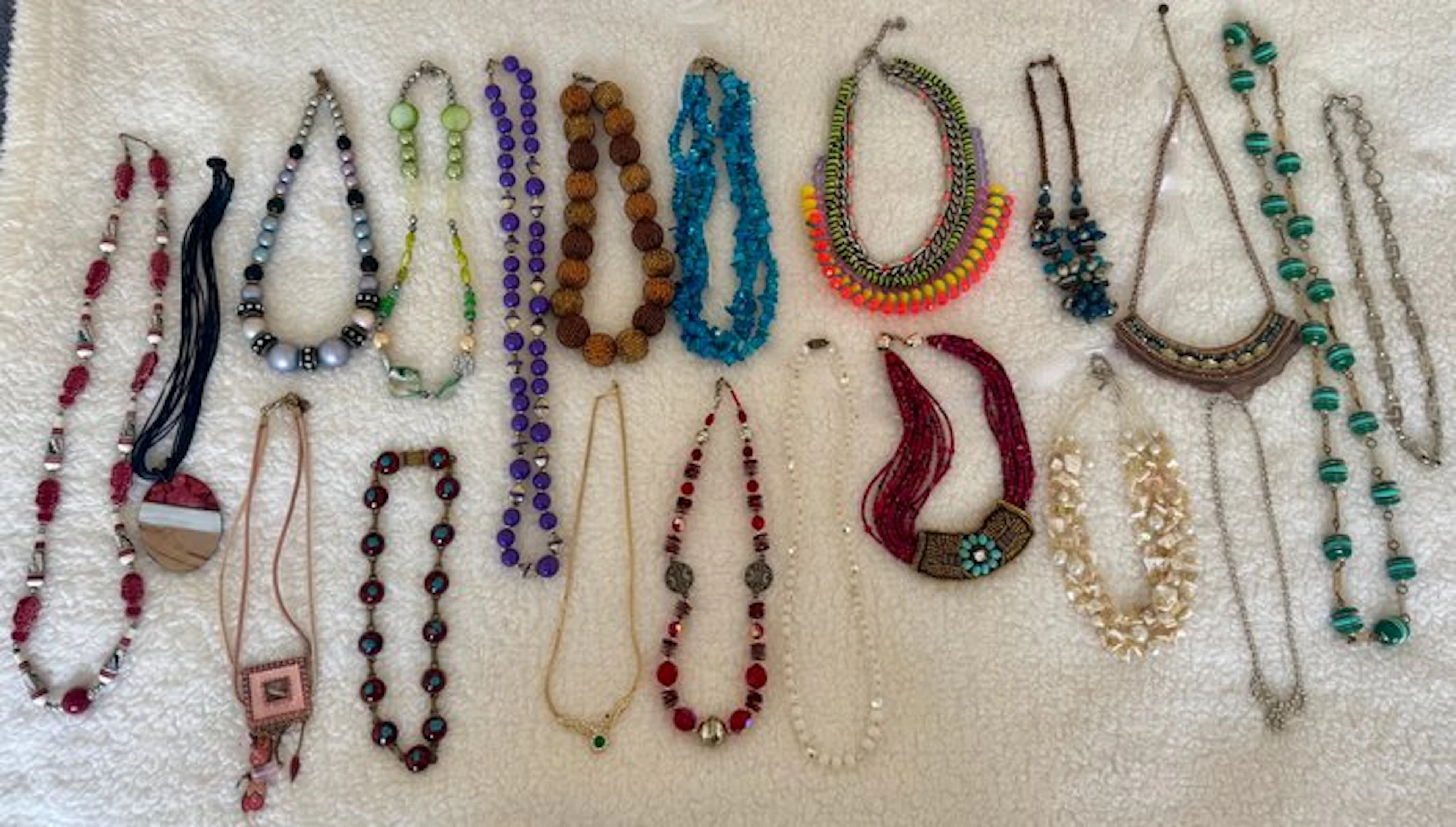 Themed collection - Beautiful collection of 20 necklaces / Vintage / 1970–2010