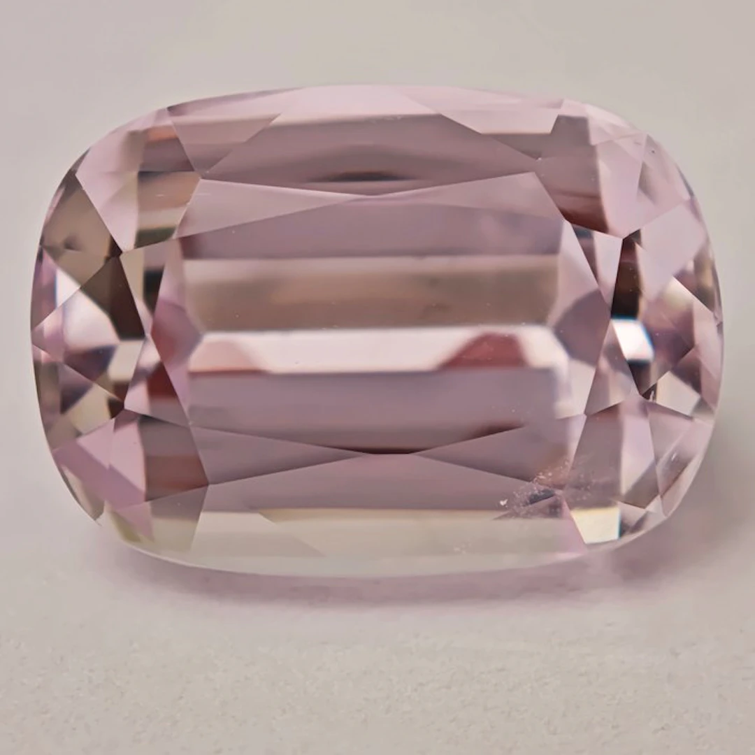 No reserve price Kunzite - 16.97 ct - Antwerp Laboratory...