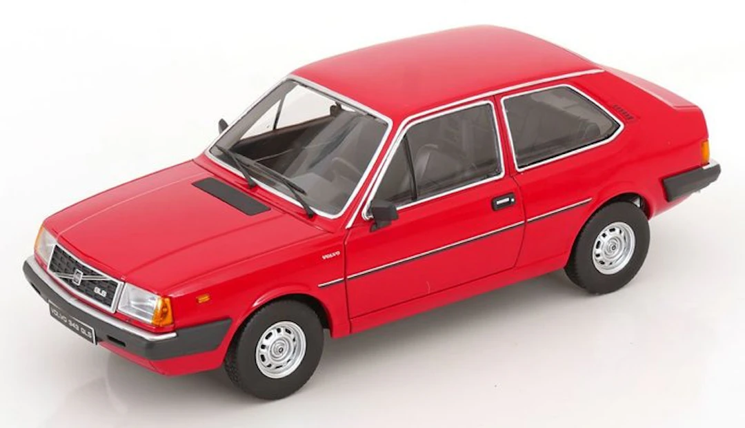 Triple9 1:18 - Model car - Volvo 343 GLS - 1982 - Rood
