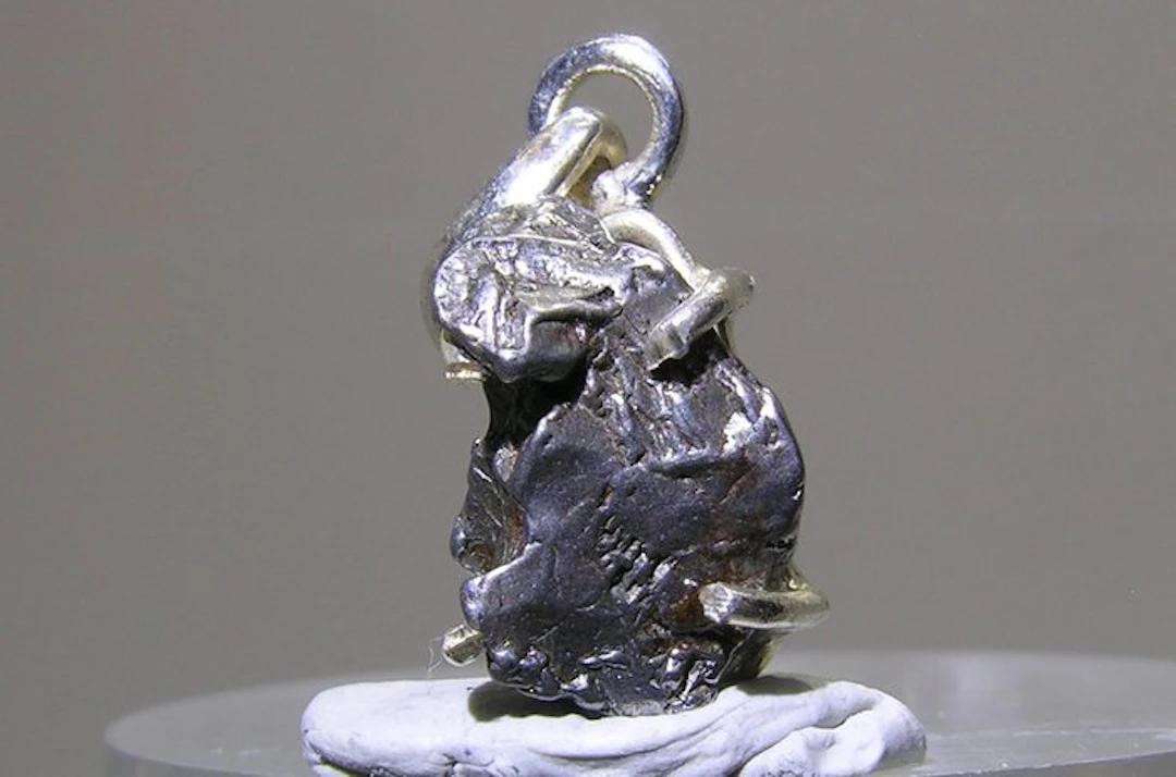 Meteorite Pendant - Height: 25 mm - Width: 9 mm- 2.9 g - (1)