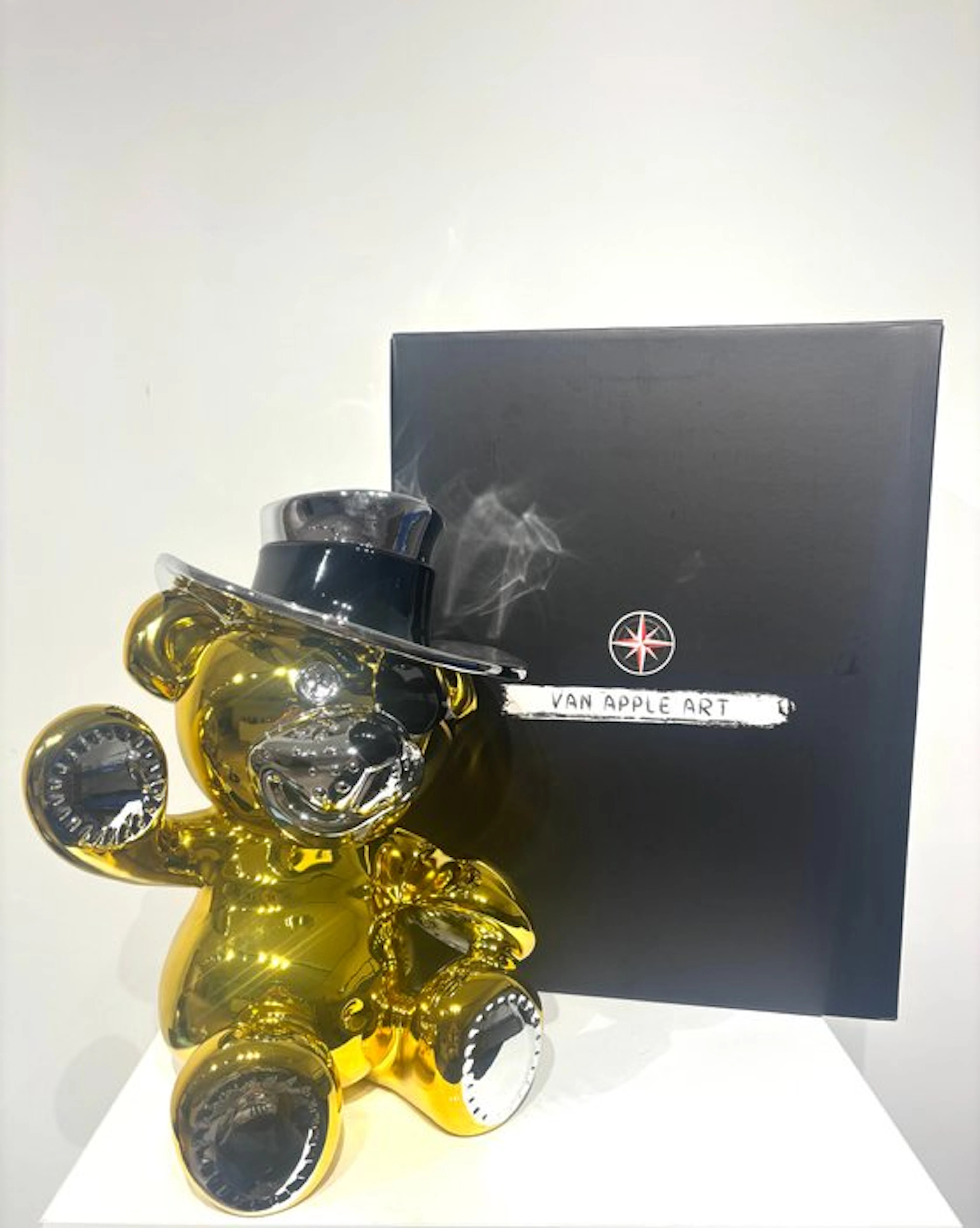 Van Apple - Bandit Bear