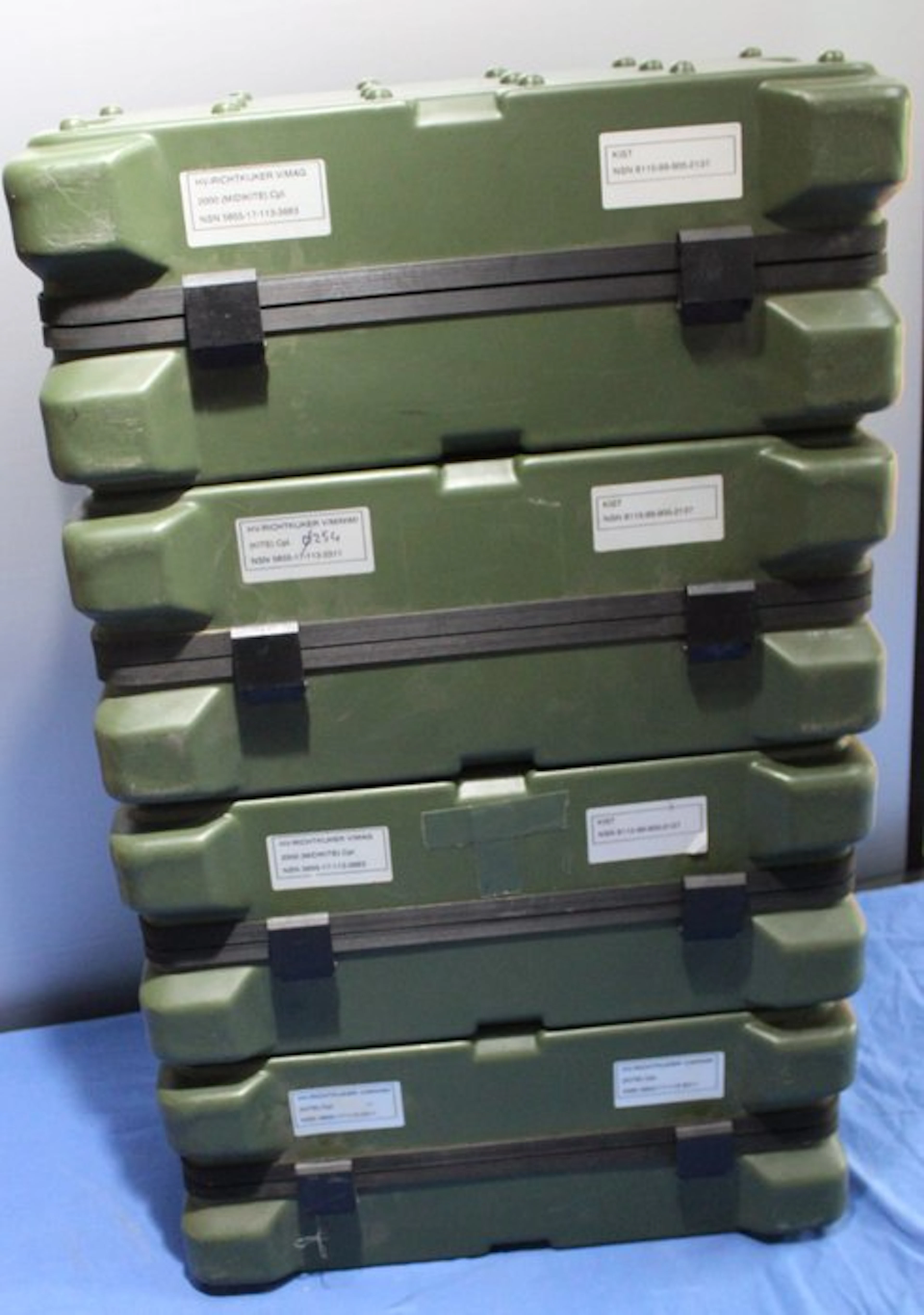 Netherlands - 4 x shockproof small cases Defence...