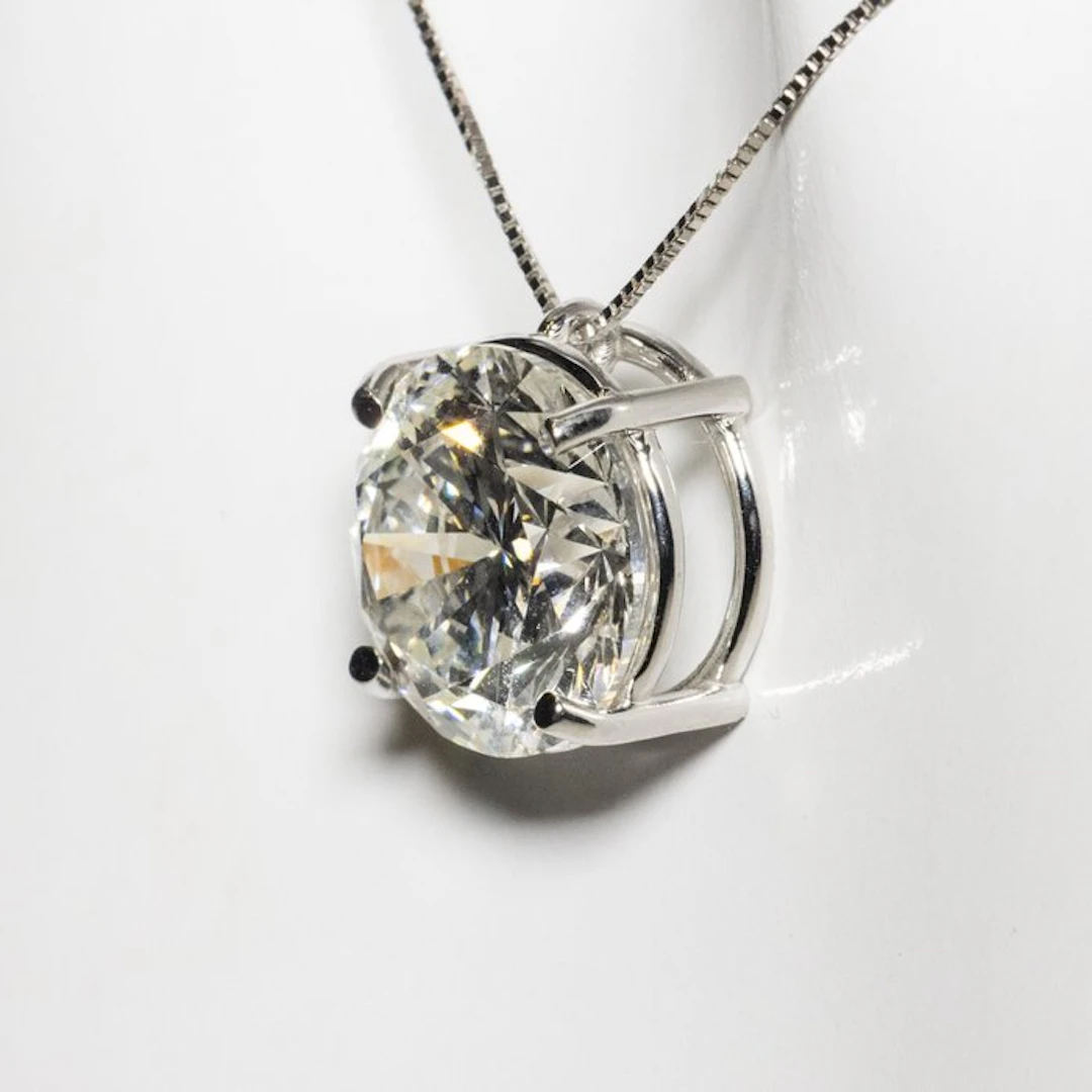 Necklace with pendant - 18 kt