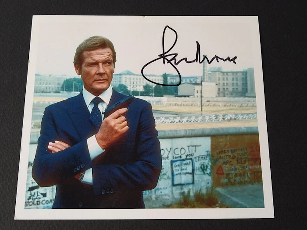 JamesBond 007: Octopussy - Sir Roger Moore (+) as 007 - Autograph
