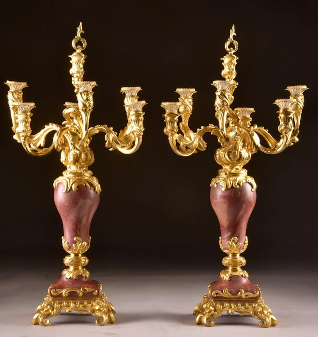 Paar monumentale Franse Napoleon III-kandelabers in verguld brons