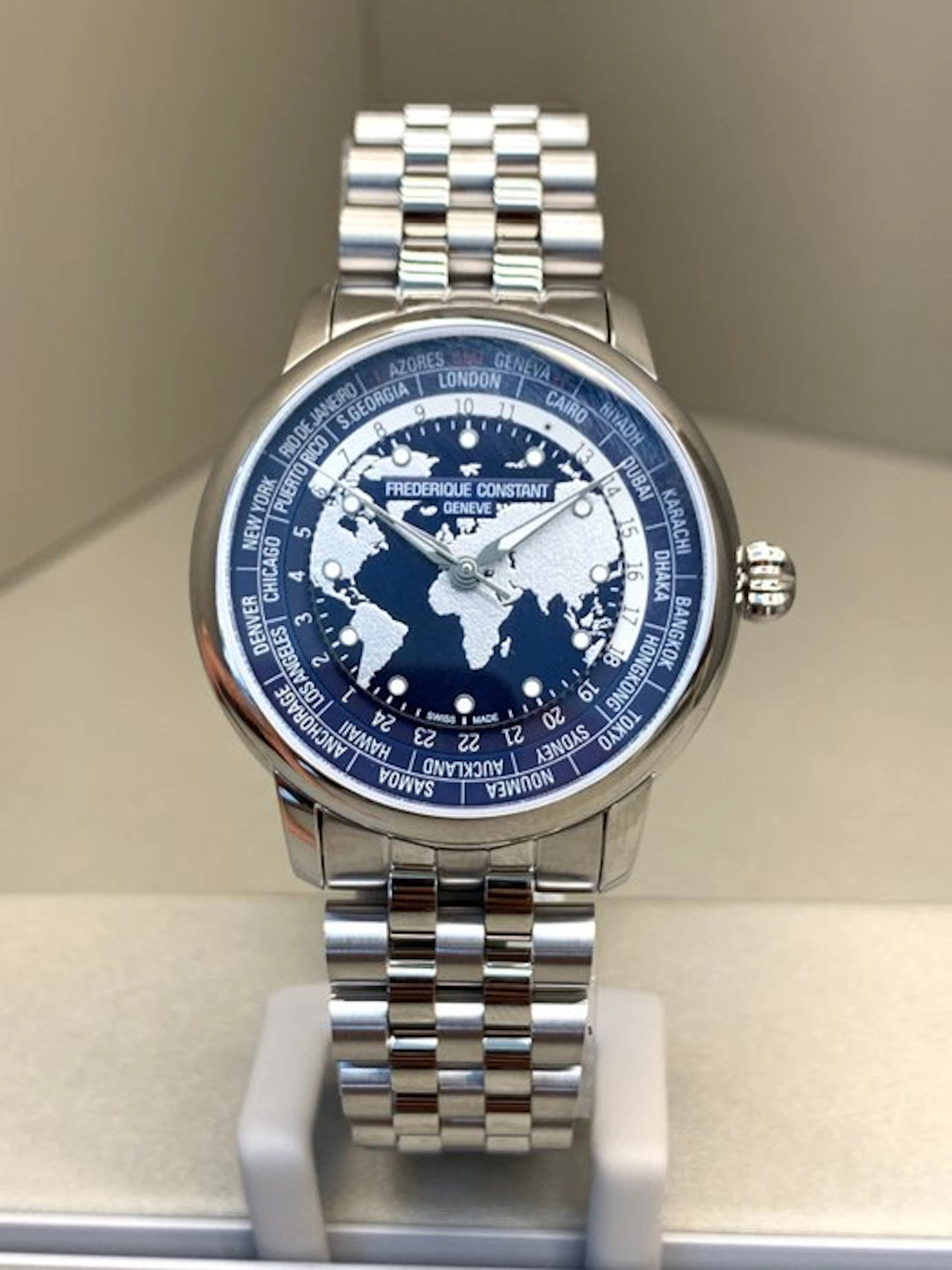 Frédérique Constant - Manufacture Classic Worldtimer...