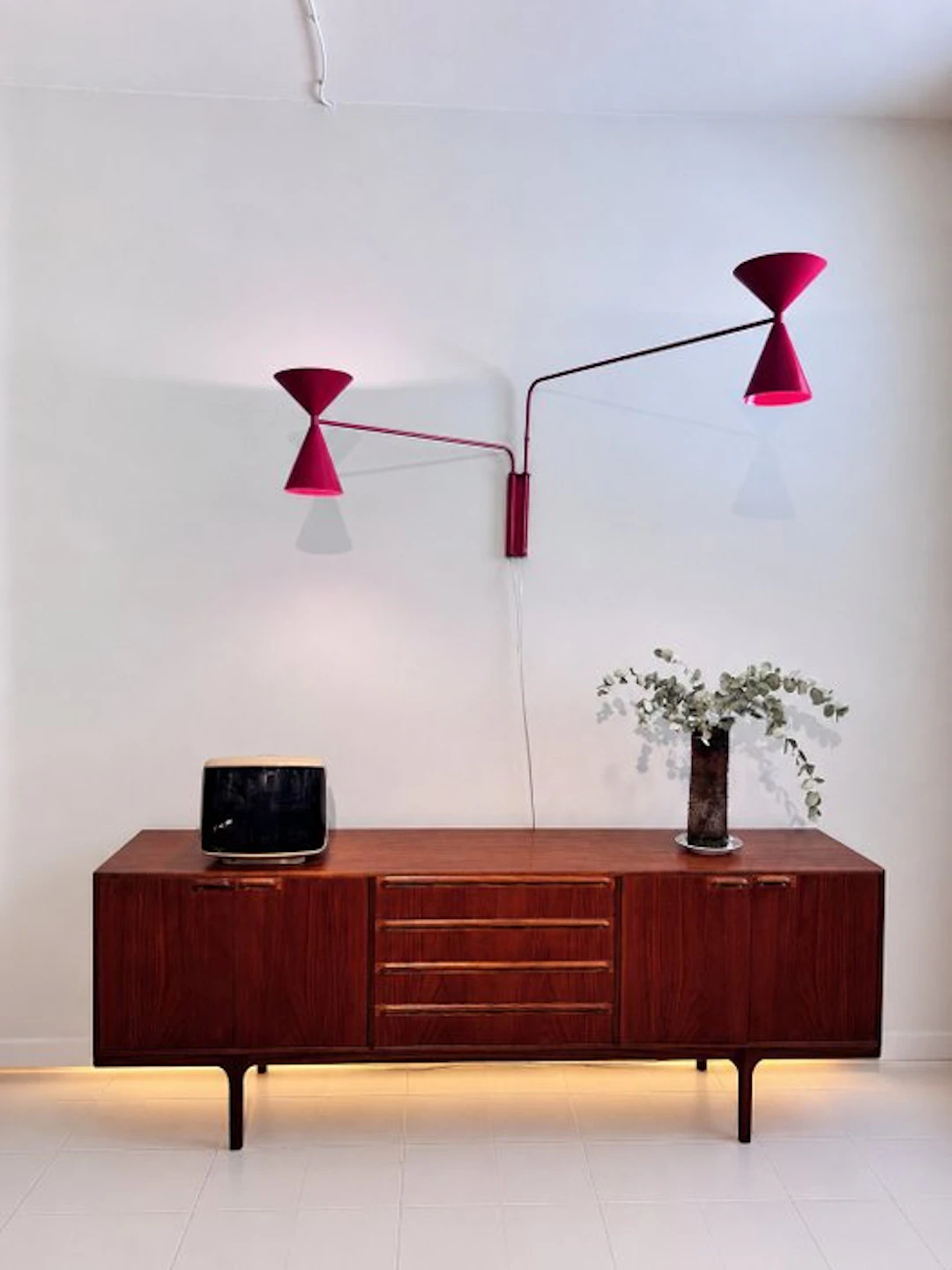 Juanma Lizana Studio - Wall lamp - RAL 3027 Raspberry Red - Install Bats Lights