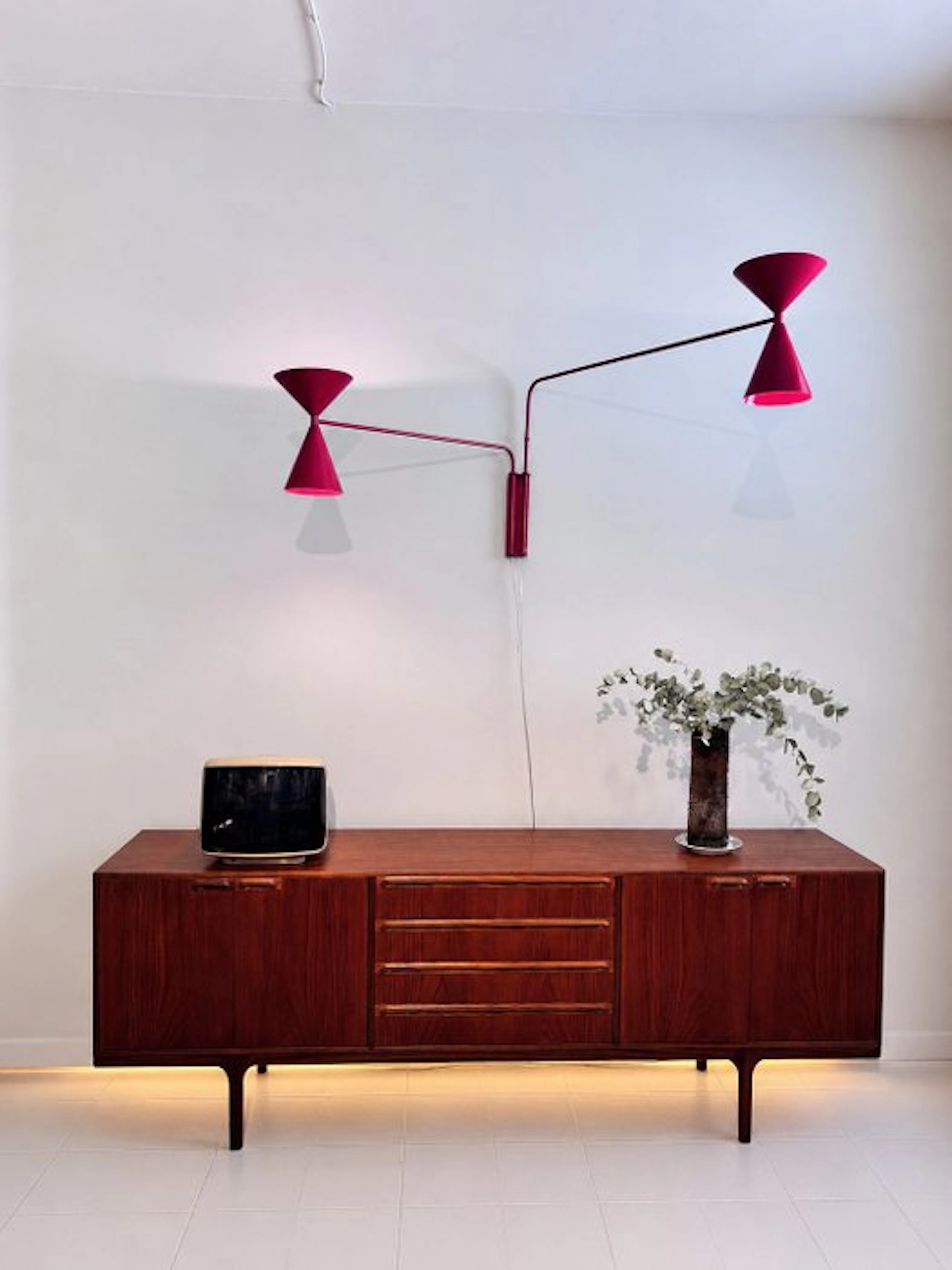 Juanma Lizana Studio - Wall lamp - RAL 3027 Raspberry Red - Install Bats Lights