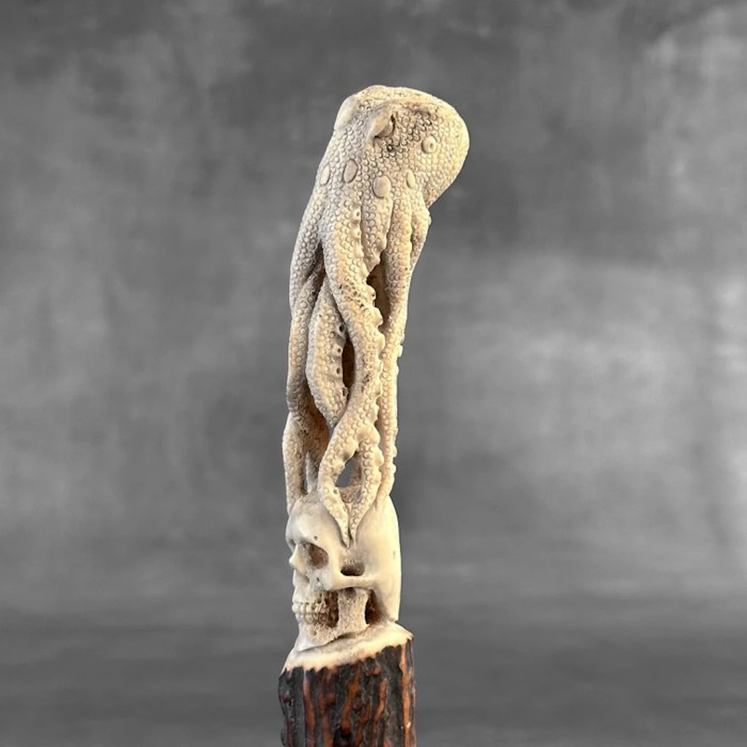 Carving, NO RESERVE PRICE - Stunning Human skull and...