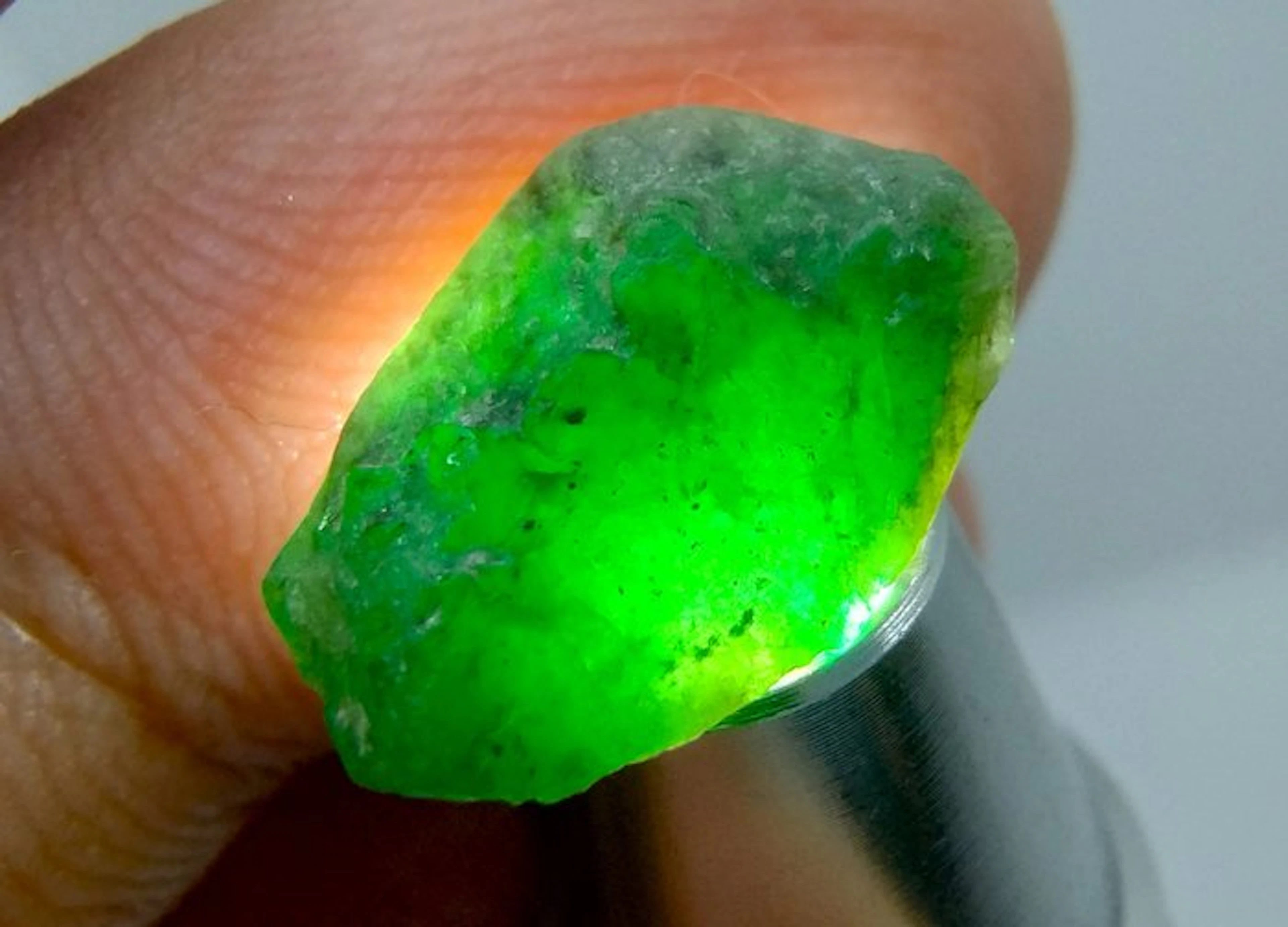 6.4 ct - Untreated Natural Emerald - Rough- 1.28 g