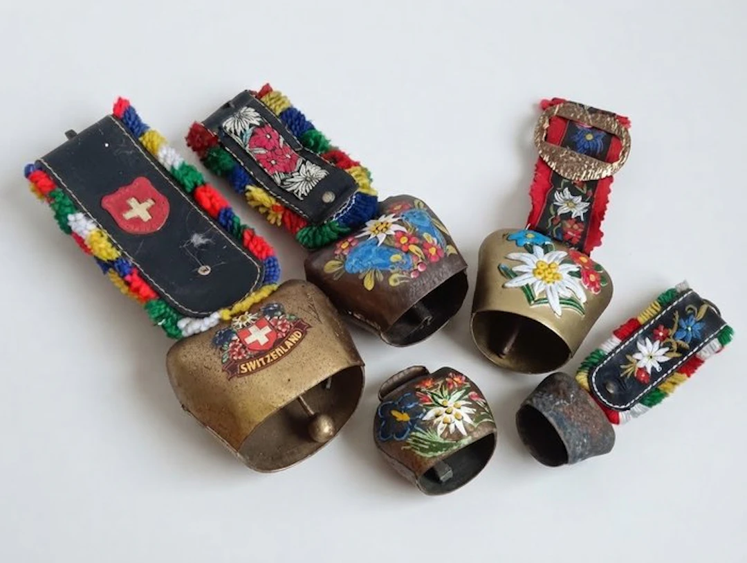 Themed collection - Set of Authentic Traditional Swiss...