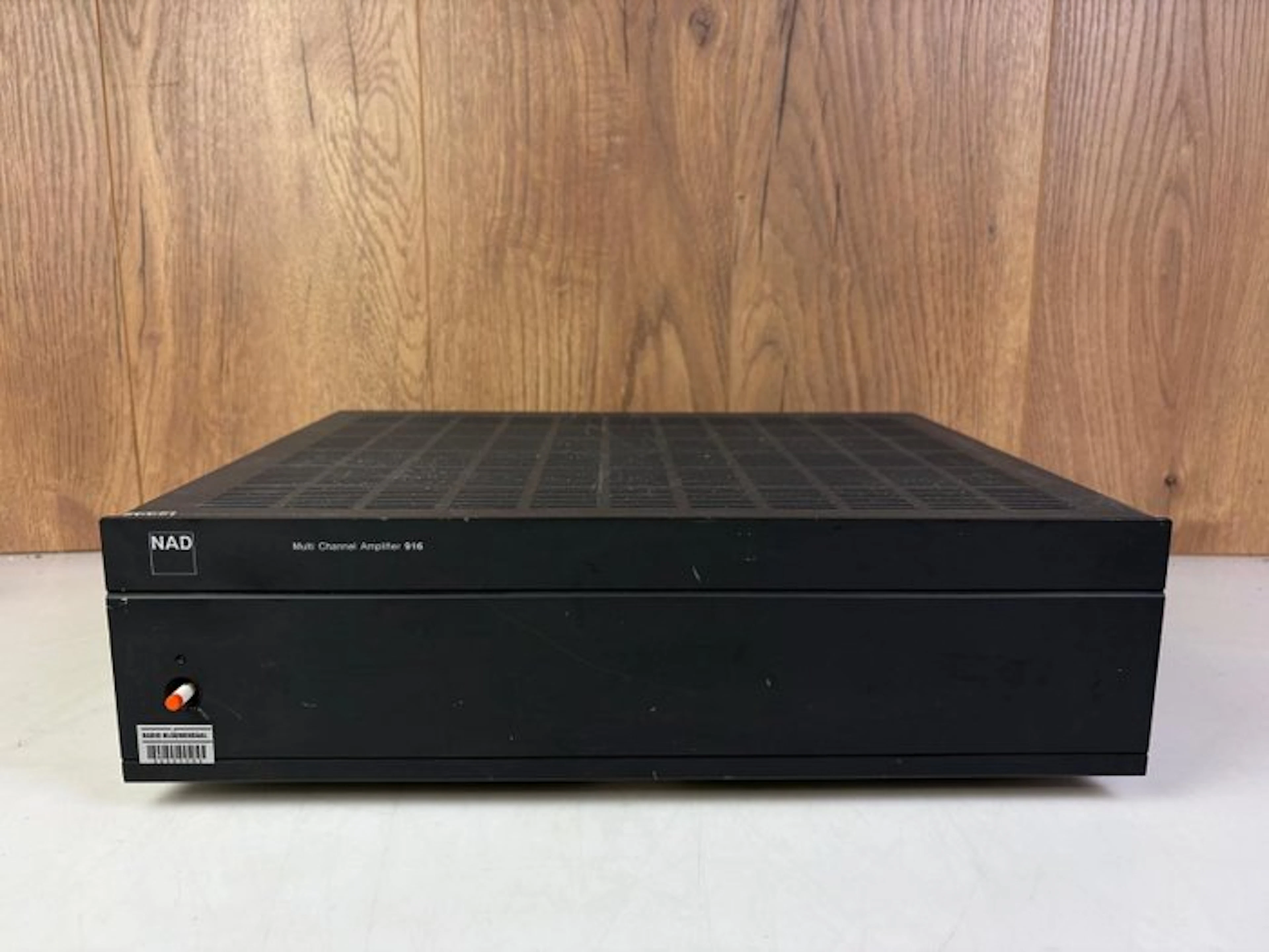 NAD - 916 Solid state multi-channel amplifier