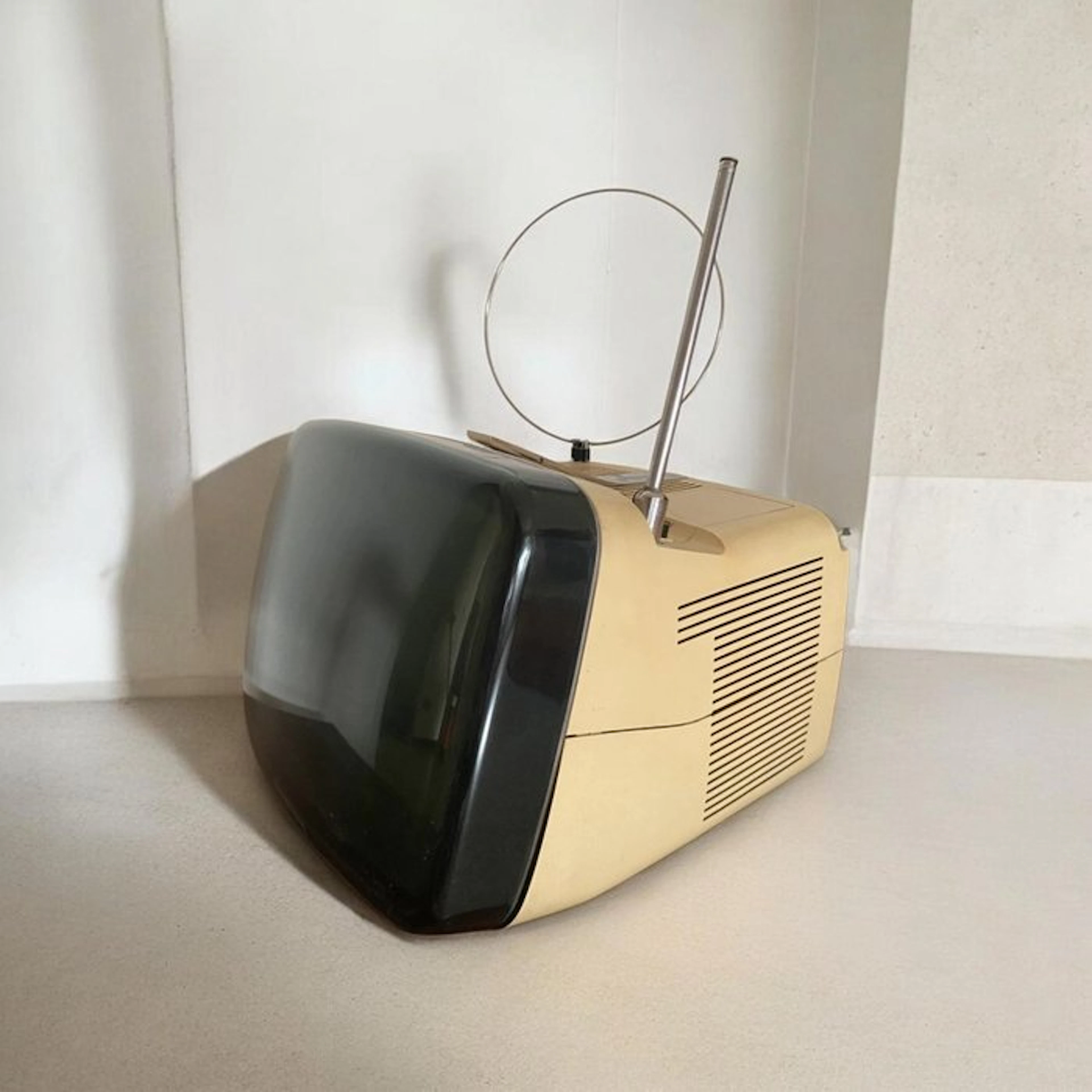 Brionvega - Tube television - Marco Zanuso, Richard Sapper - Algol 2, 12"