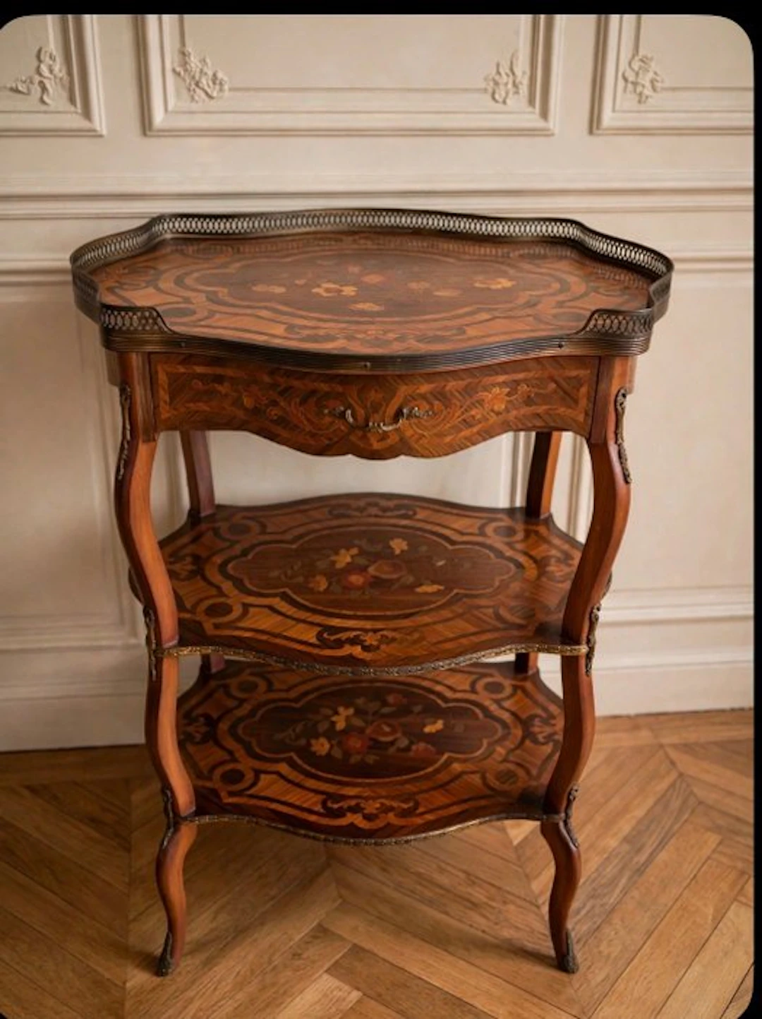 Centre table - Wood, marquetry - Inlaid shelf