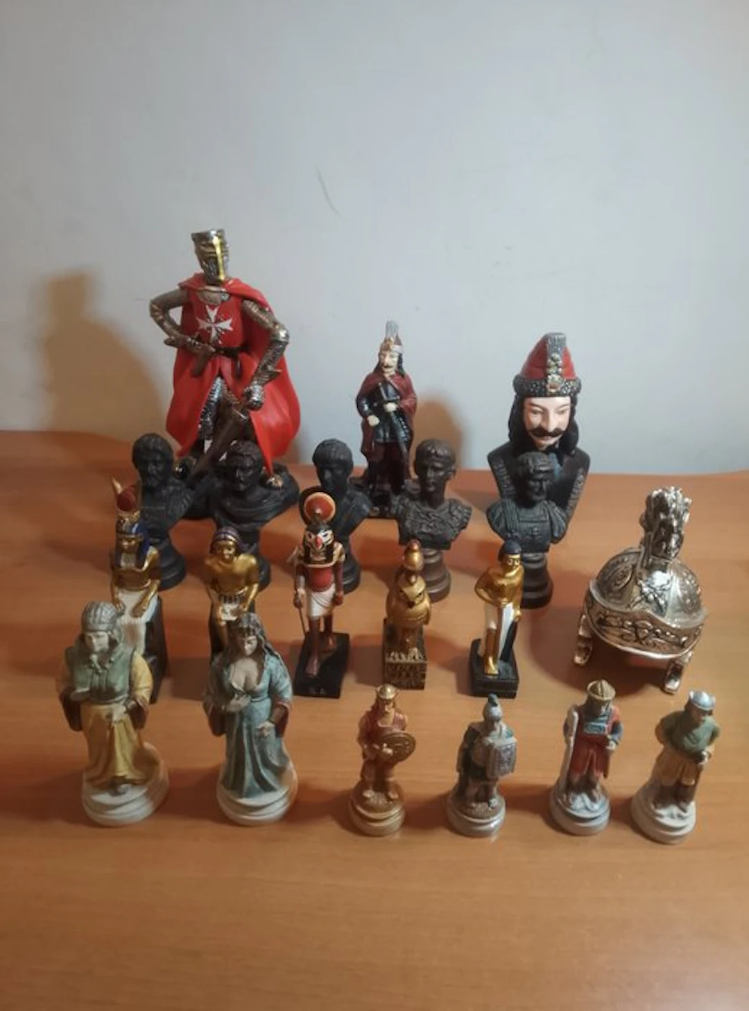 Themed collection - Stunning collection of 20 pieces...