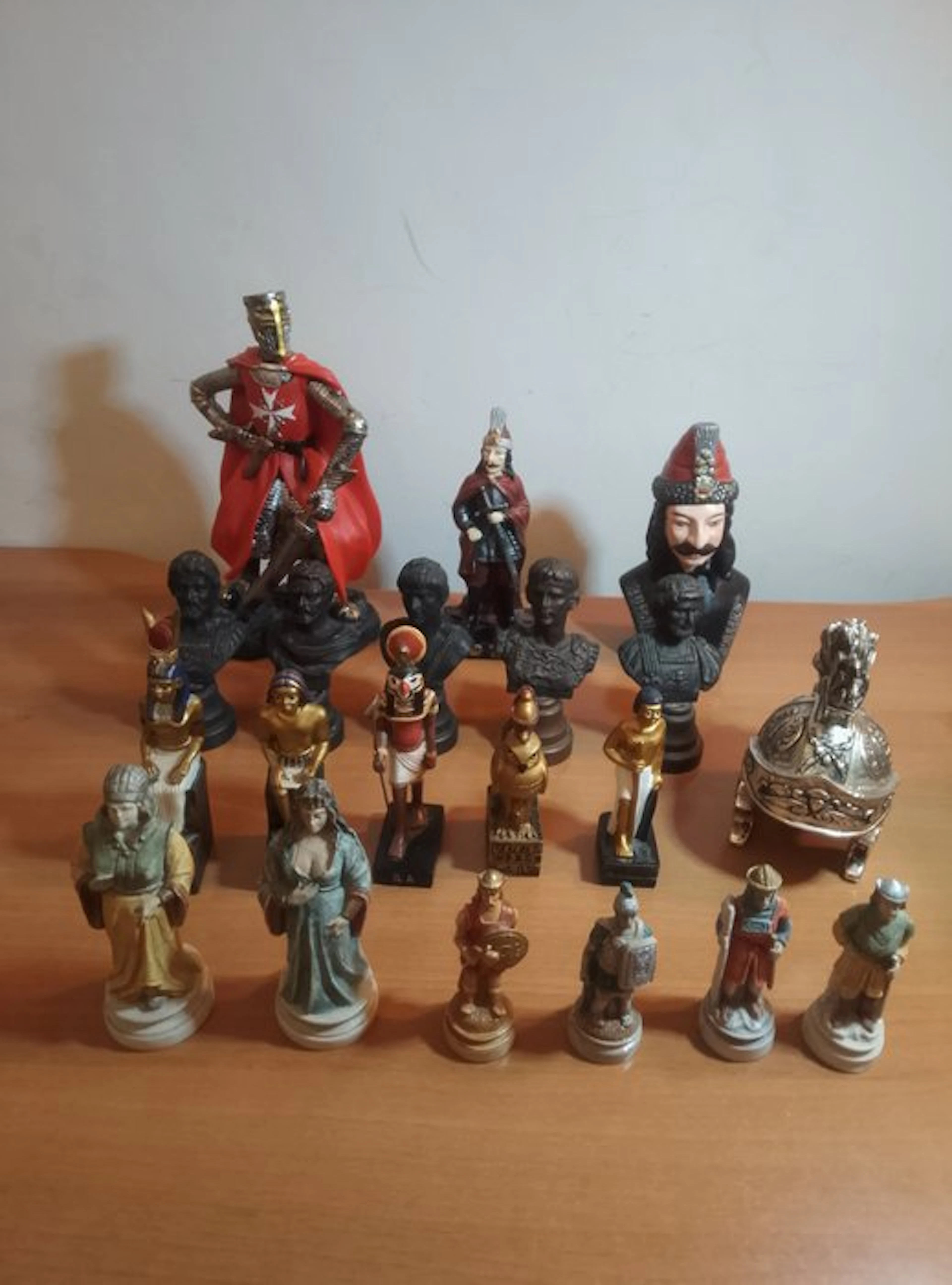 Themed collection - Stunning collection of 20 pieces...