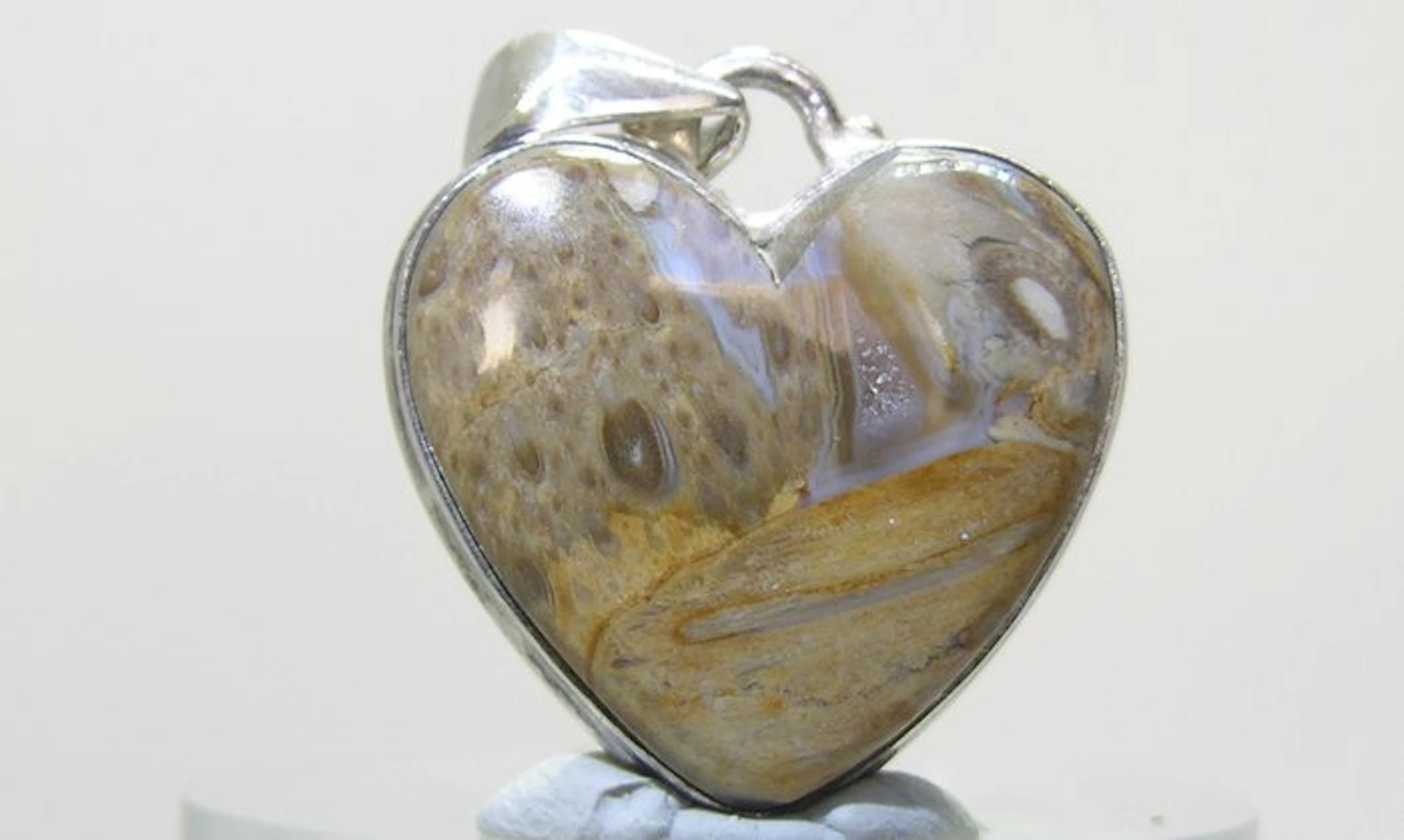 Jasper Pendant - Height: 33 mm - Width: 24 mm- 7.02 g - (1)