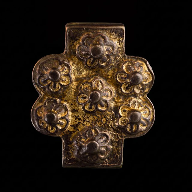 Medieval Beautiful Belt Mount – Seven Floral Crown Motifs...