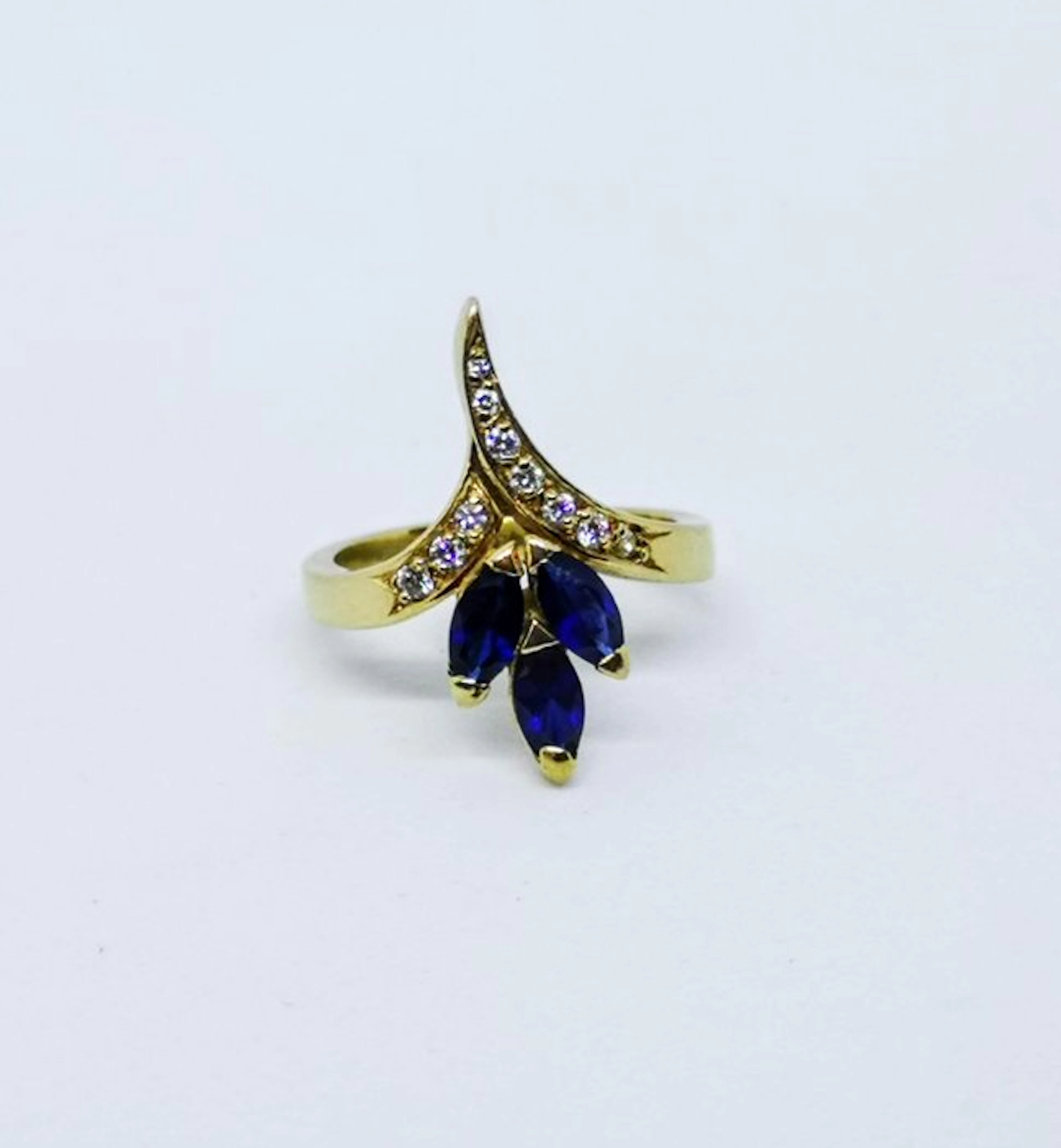Ring - 18 kt. Yellow gold - 1.70ct. tw. Sapphire - Diamond